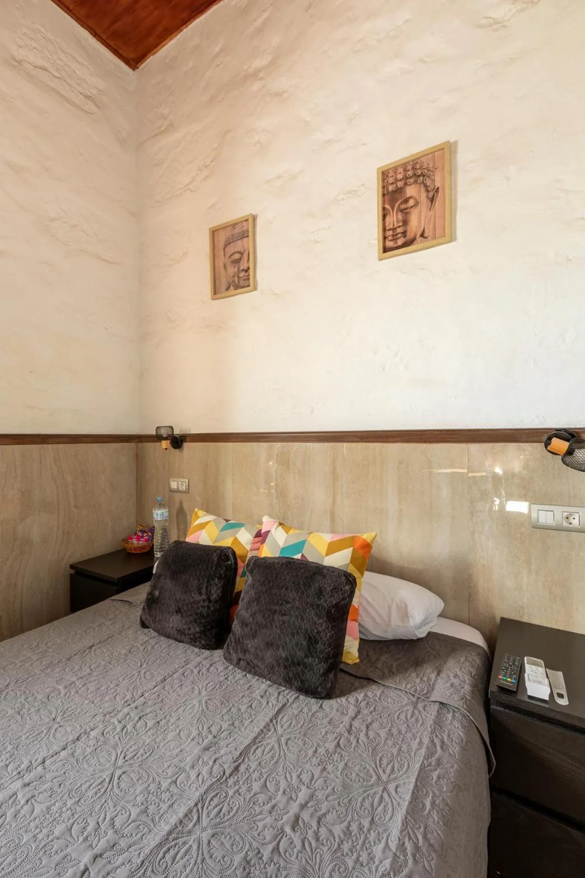 Bed in VALTISYA POOL AND AIRPORT