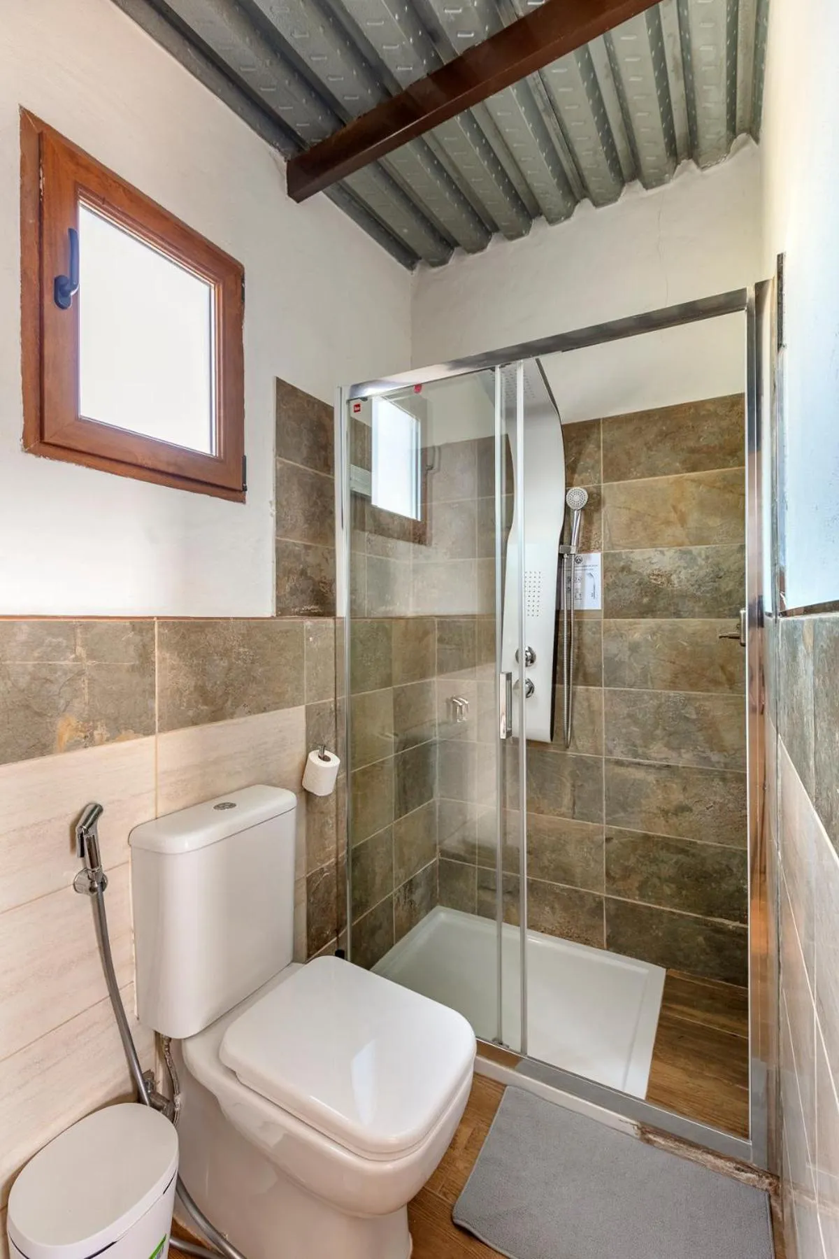 VALTISYA POOL AND AIRPORT