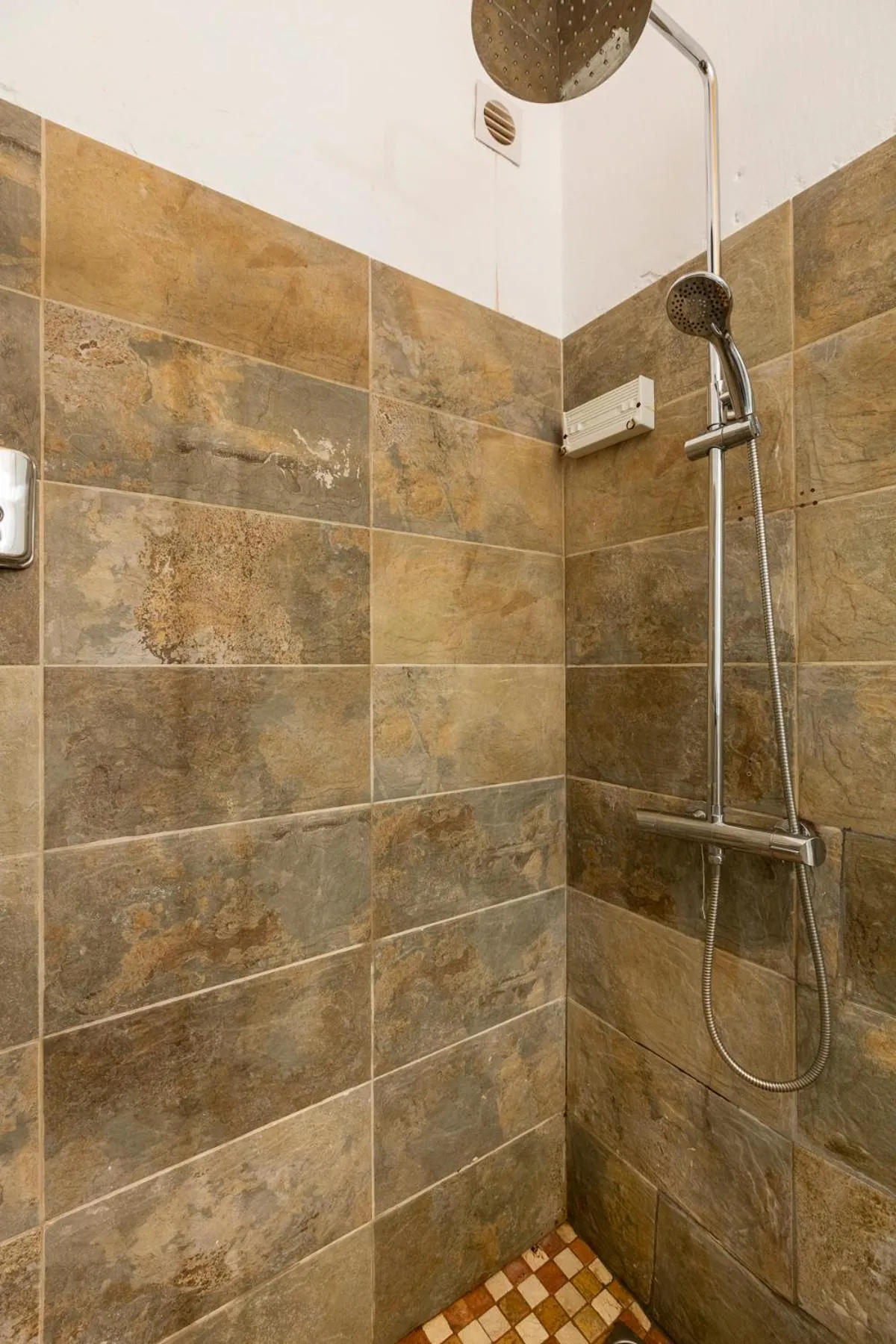 VALTISYA POOL AND AIRPORT