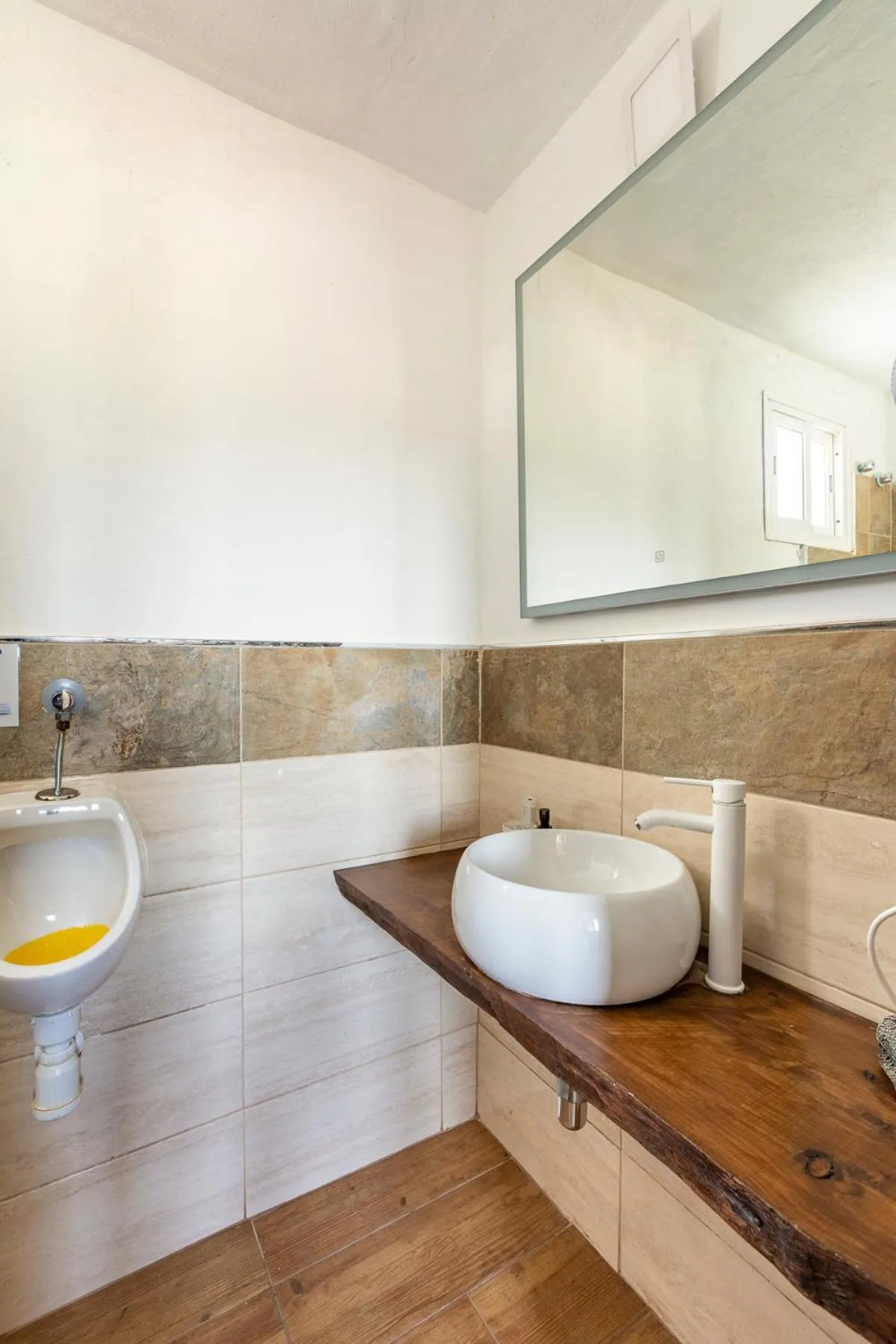 VALTISYA POOL AND AIRPORT