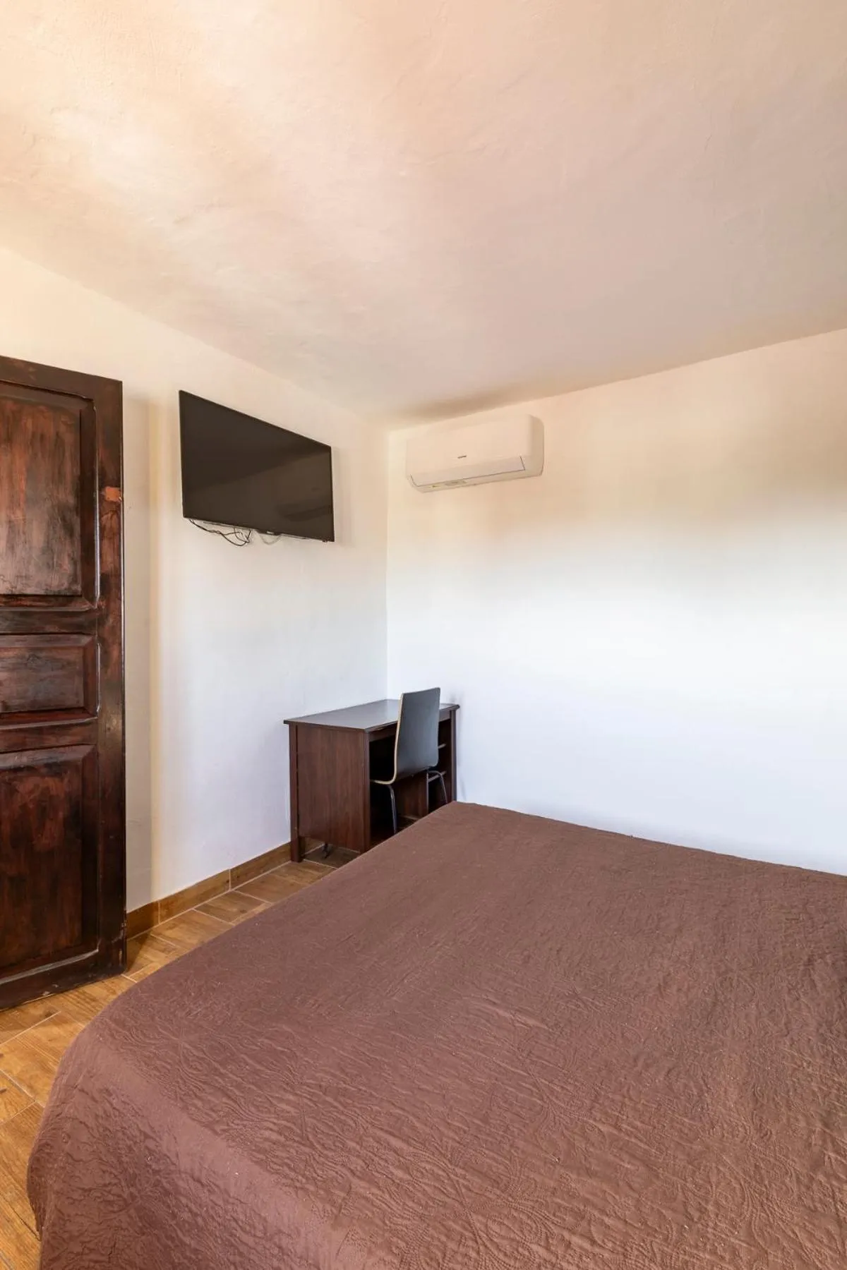 Bed in VALTISYA POOL AND AIRPORT