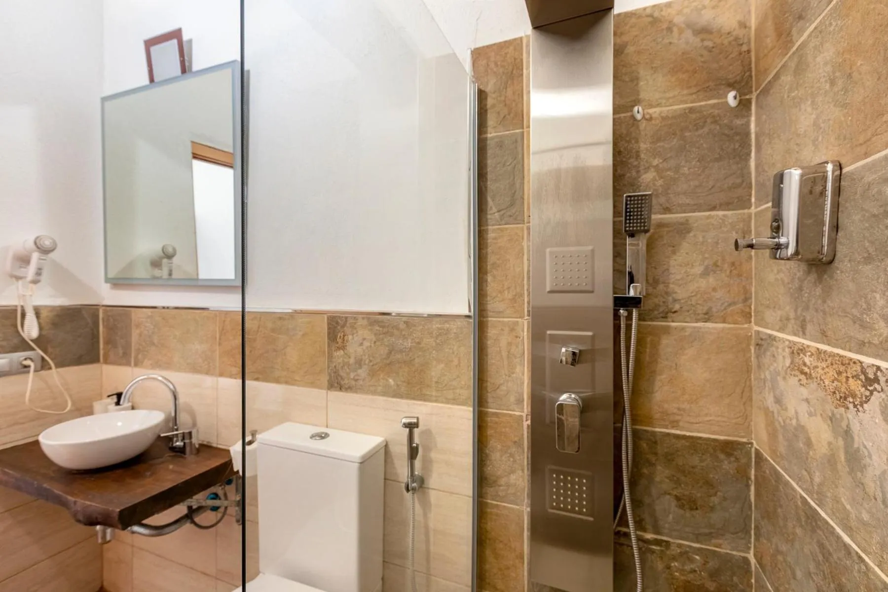 VALTISYA POOL AND AIRPORT