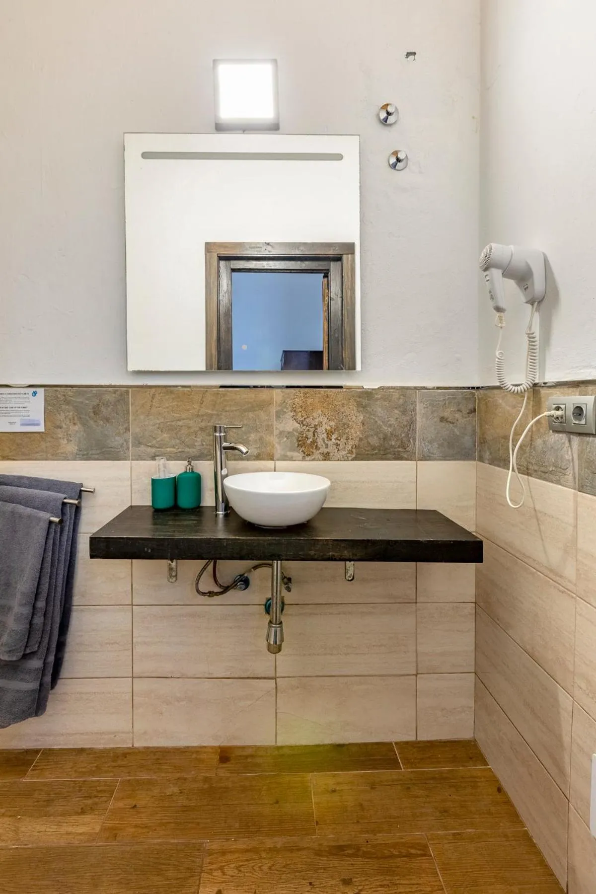 VALTISYA POOL AND AIRPORT