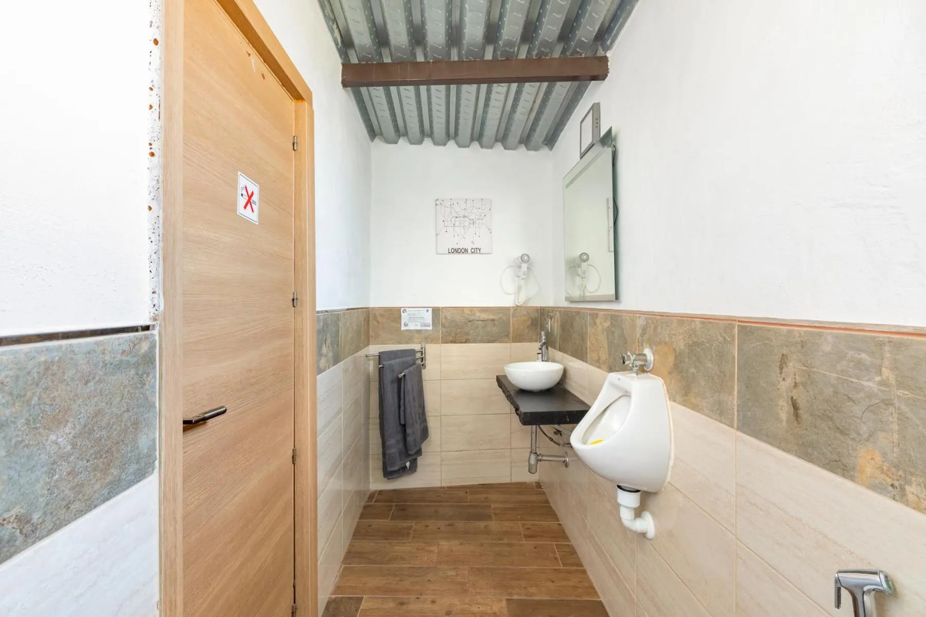 VALTISYA POOL AND AIRPORT