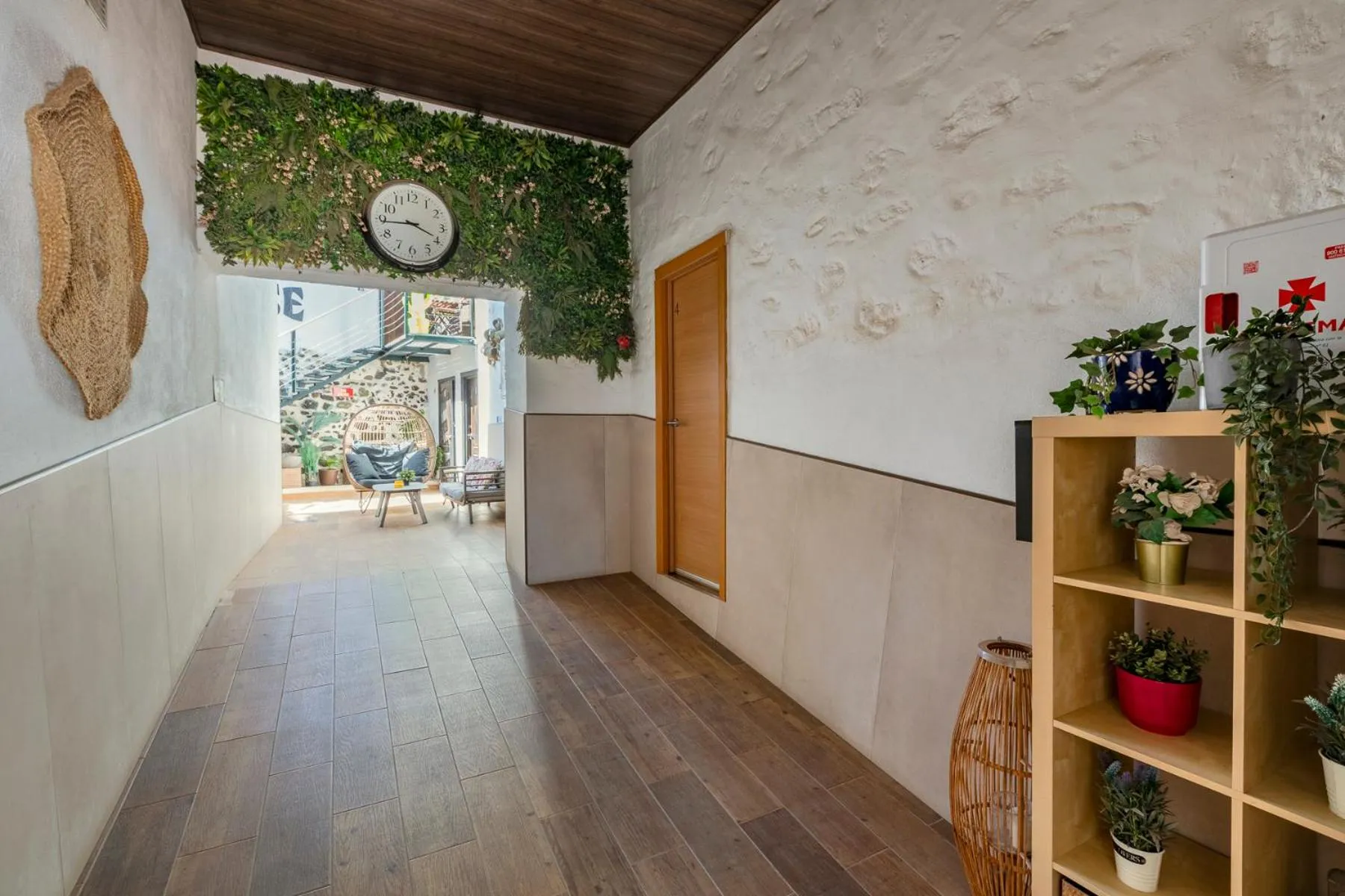 VALTISYA POOL AND AIRPORT