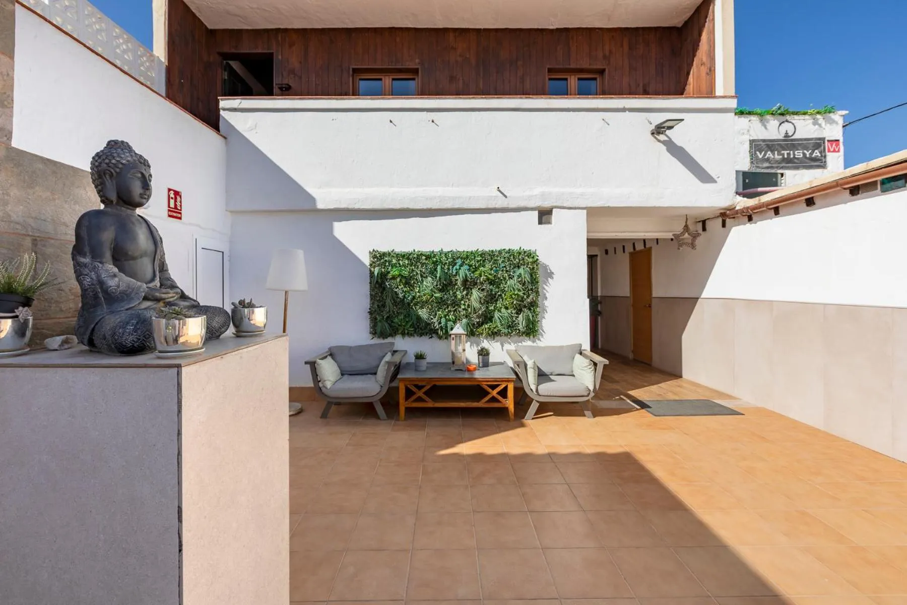 VALTISYA POOL AND AIRPORT