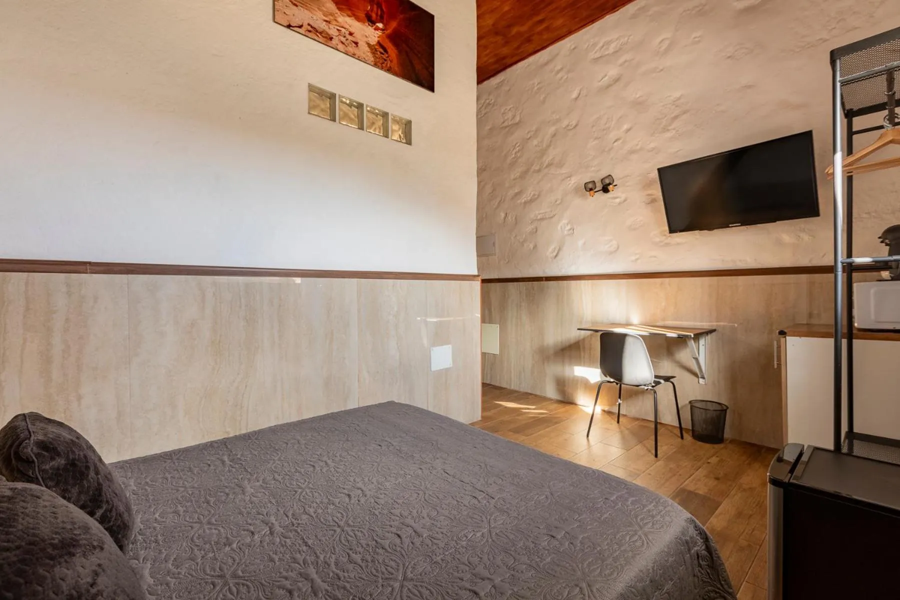 Bed in VALTISYA POOL AND AIRPORT