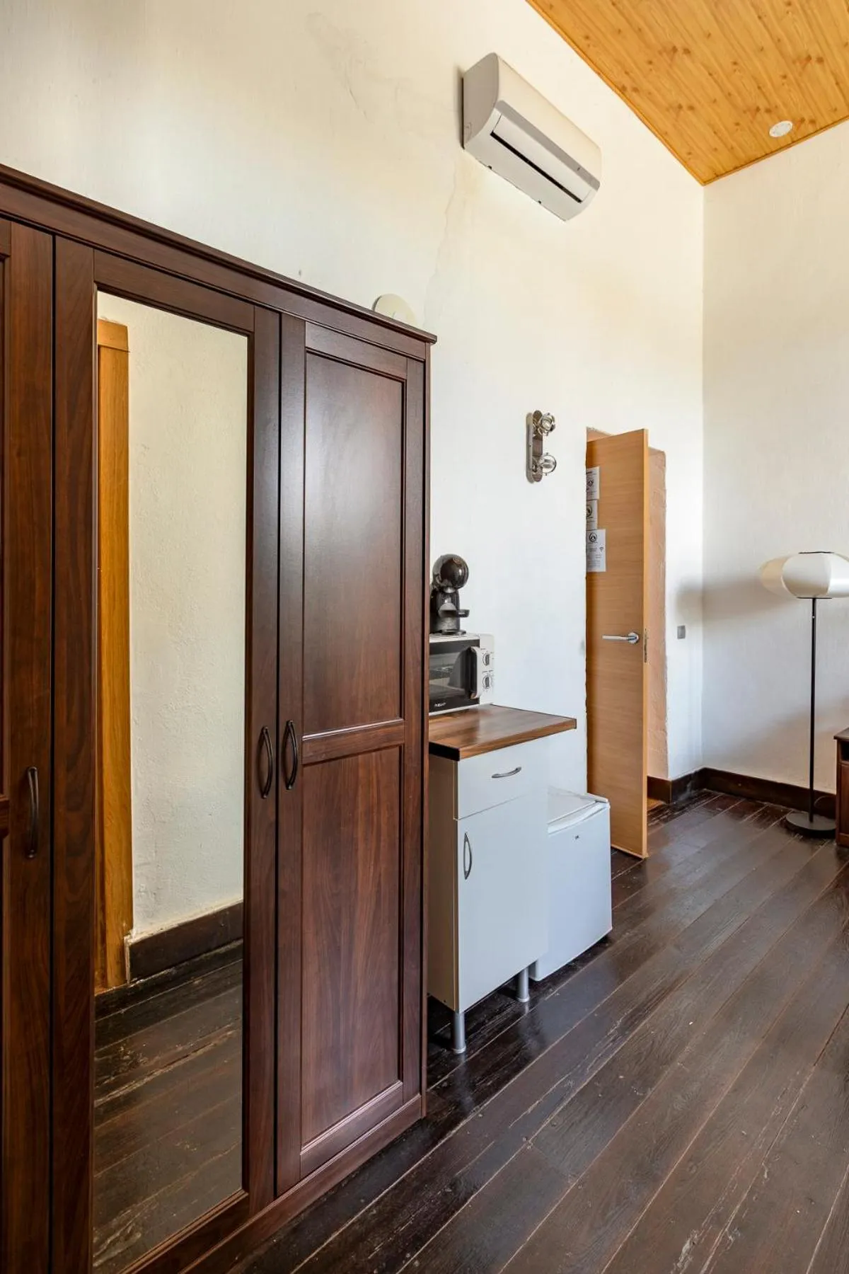 VALTISYA POOL AND AIRPORT