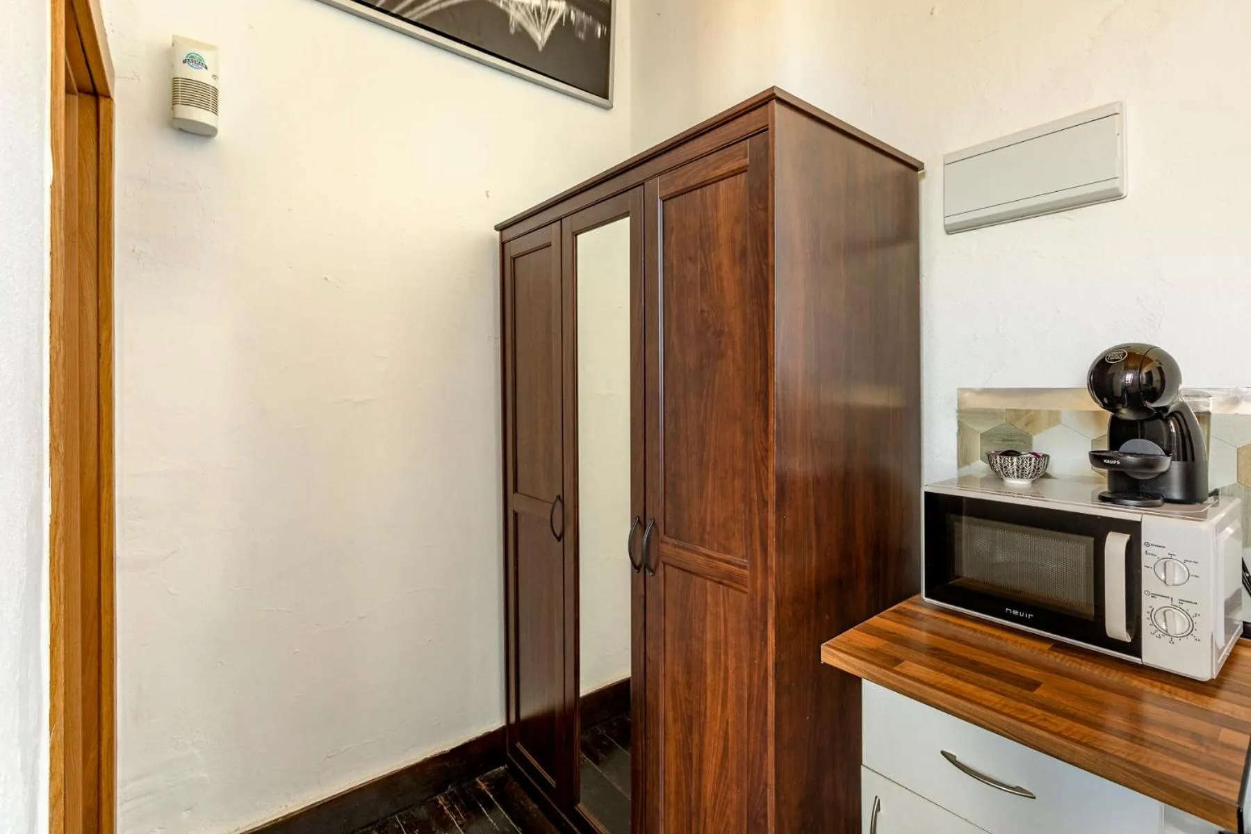 VALTISYA POOL AND AIRPORT