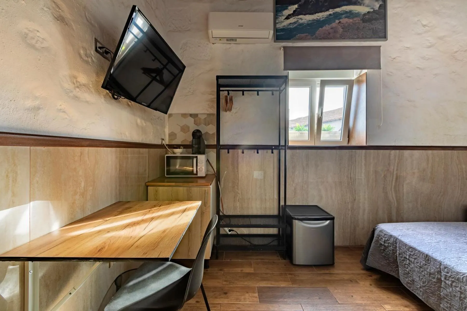 Bed in VALTISYA POOL AND AIRPORT