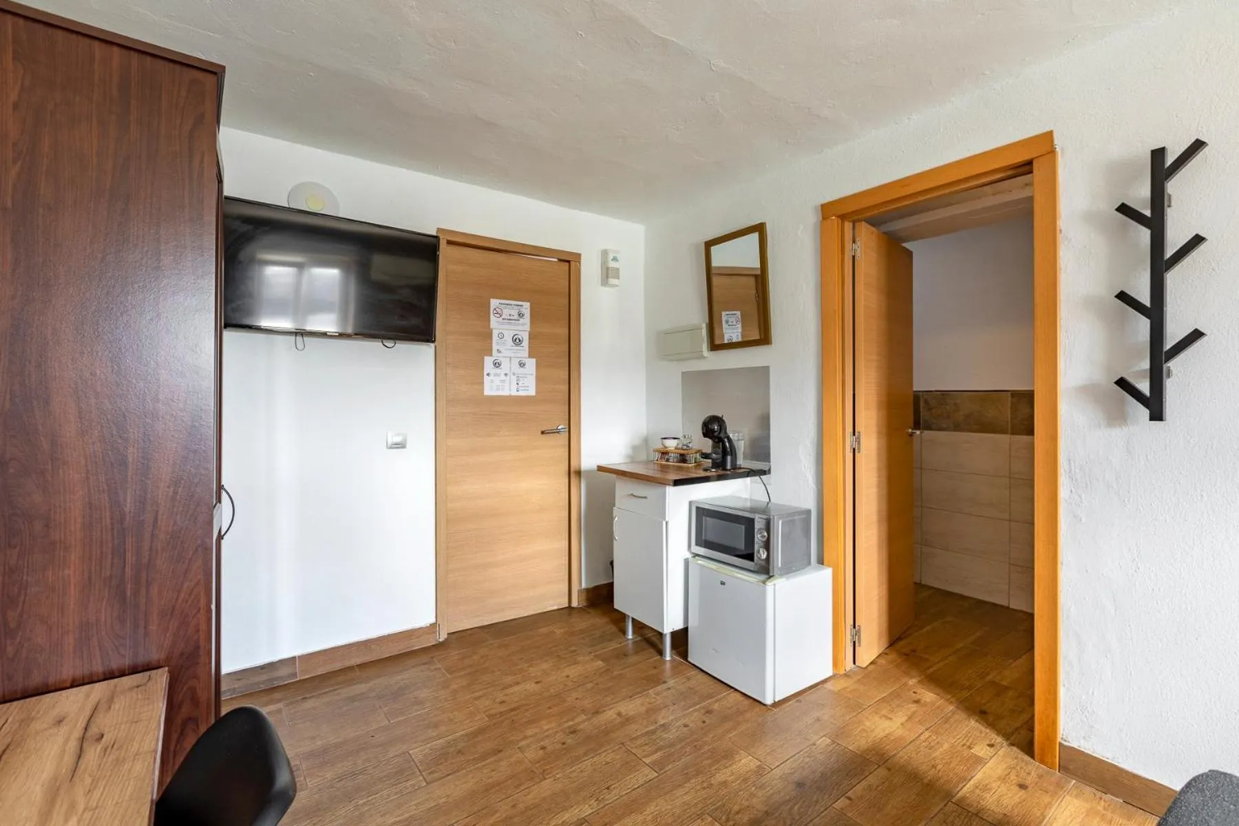 VALTISYA POOL AND AIRPORT