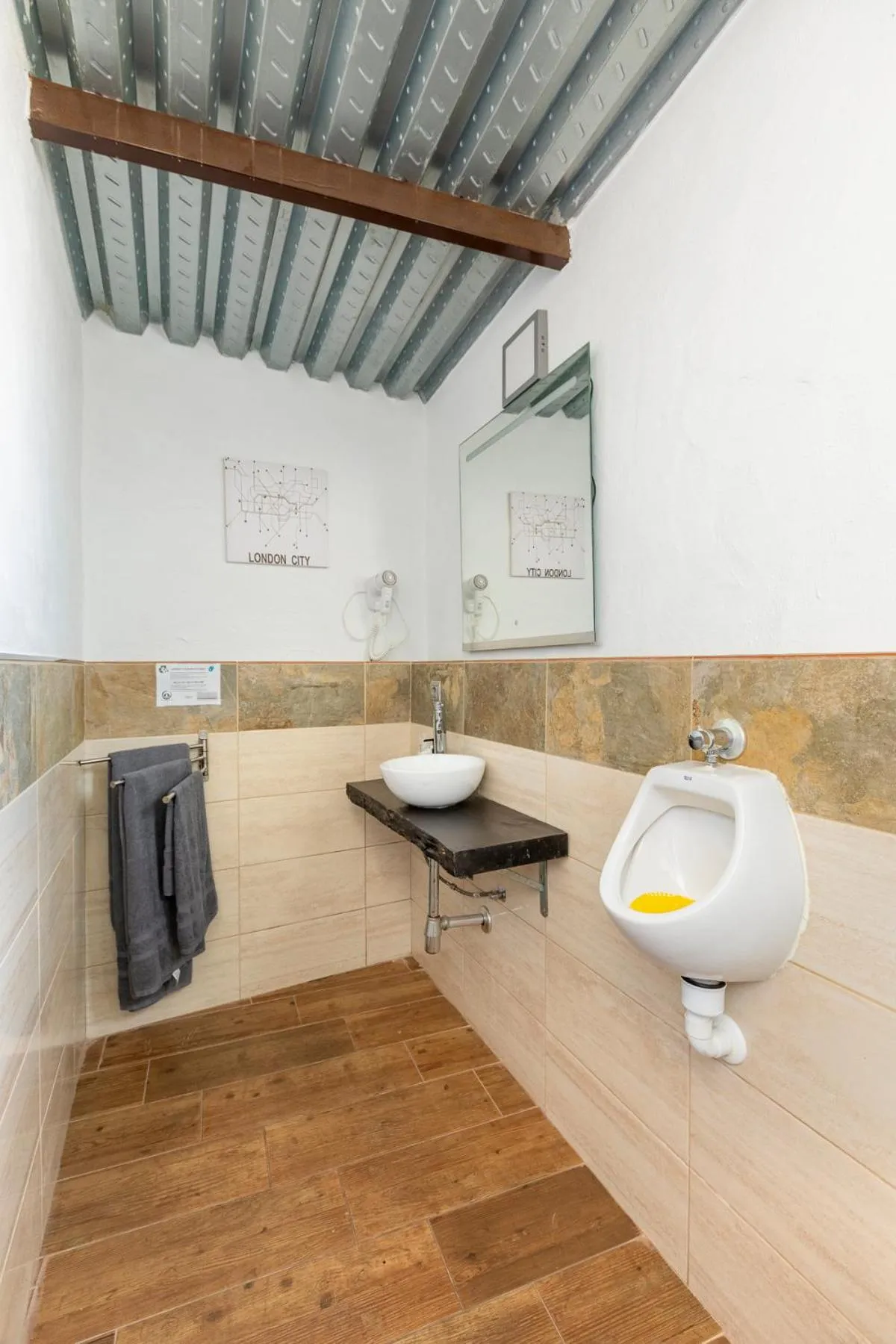 VALTISYA POOL AND AIRPORT