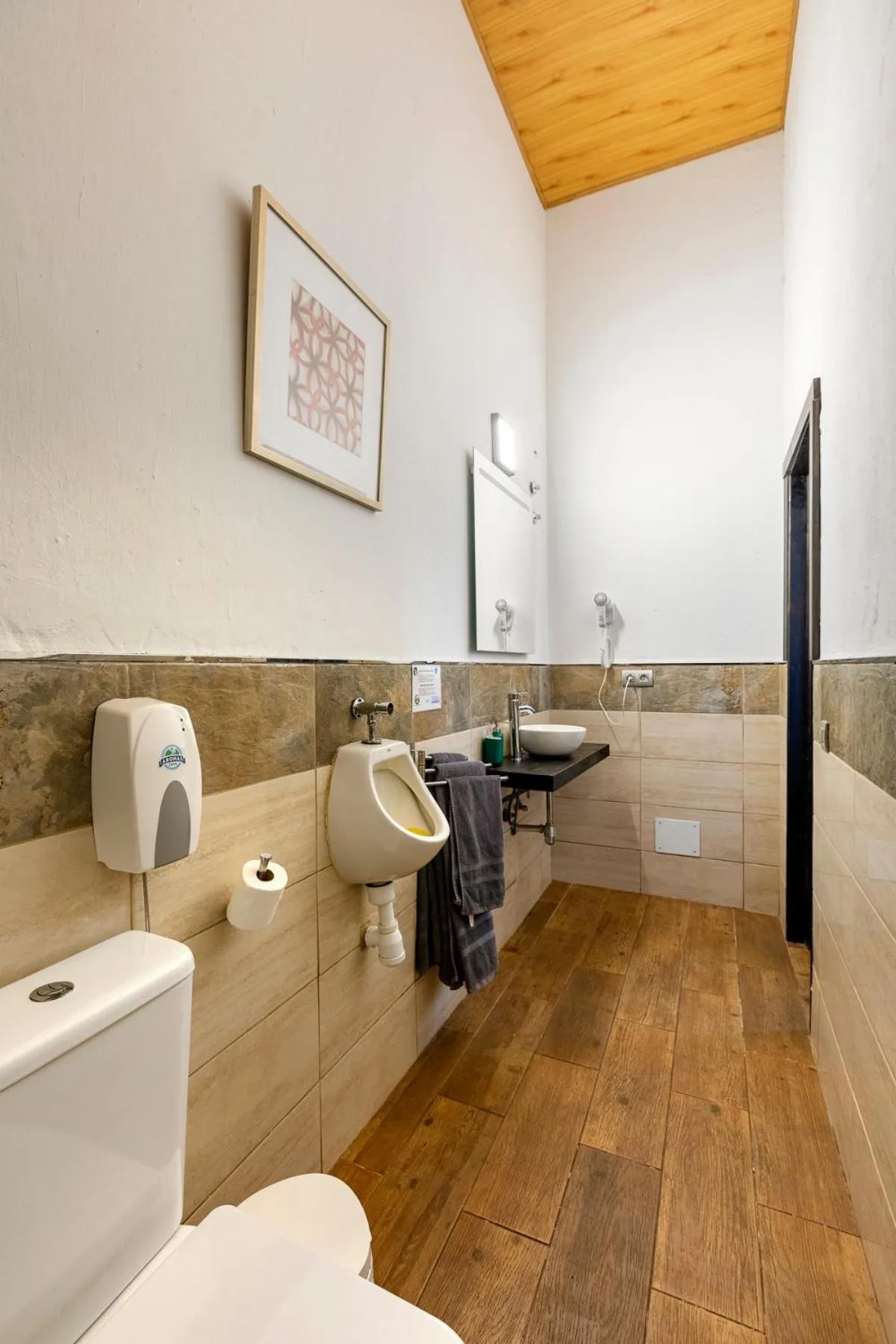 VALTISYA POOL AND AIRPORT