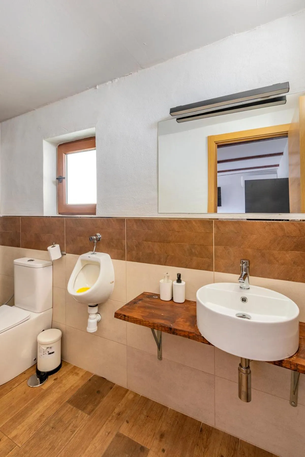 VALTISYA POOL AND AIRPORT