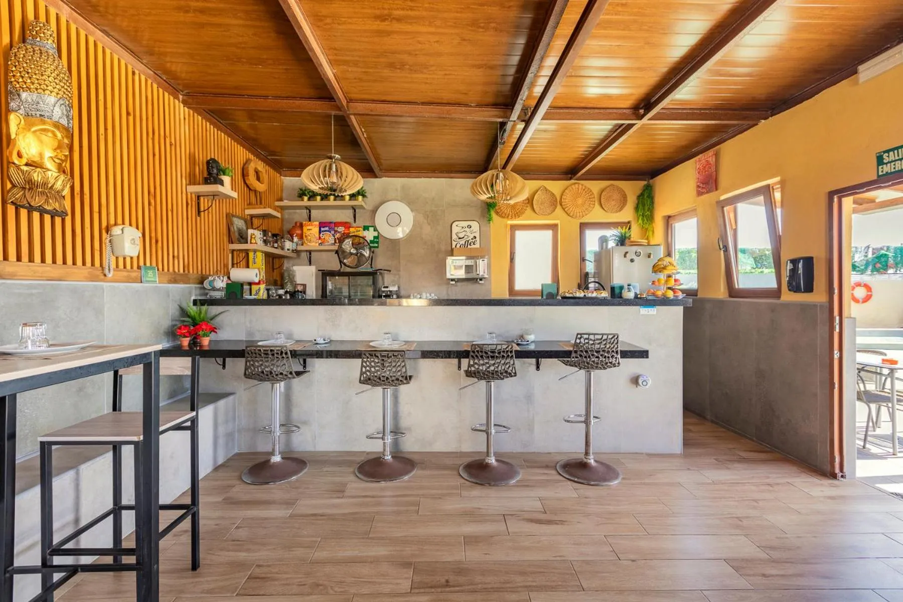 VALTISYA POOL AND AIRPORT