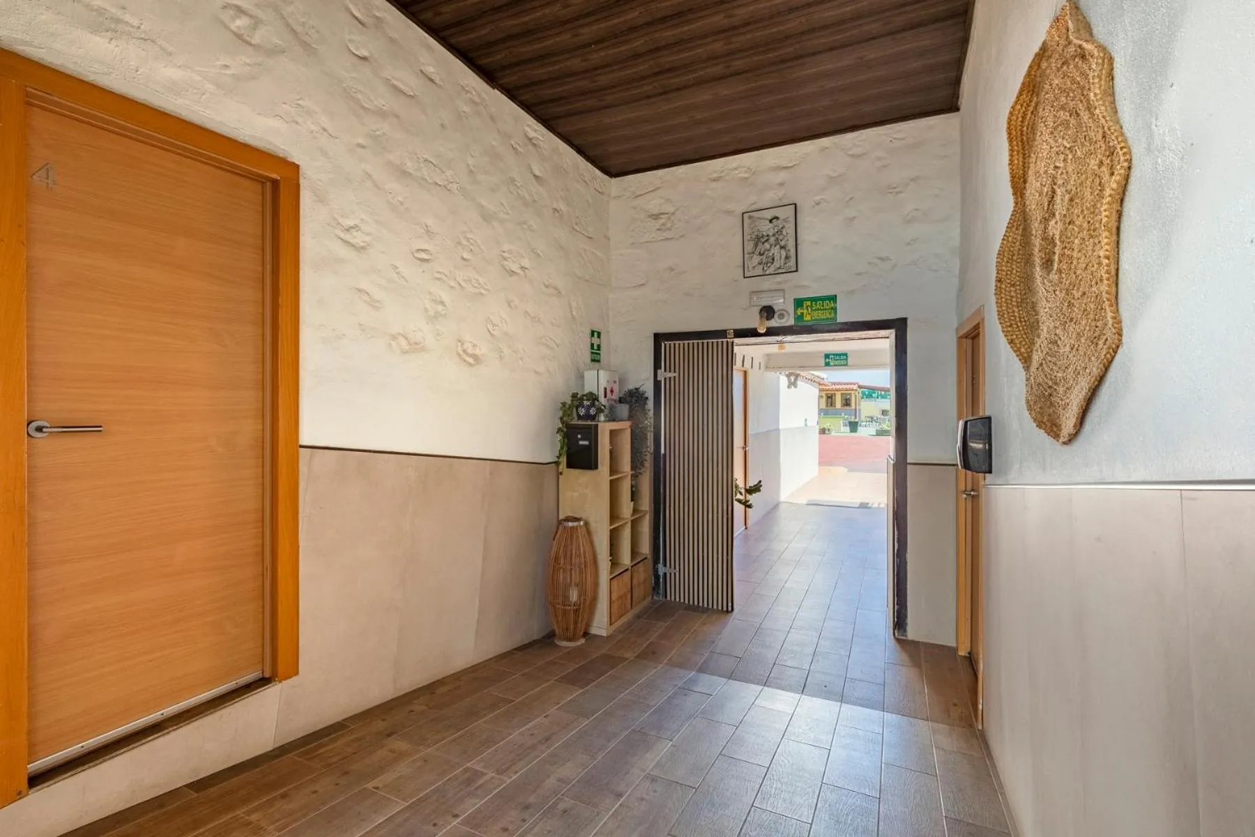 VALTISYA POOL AND AIRPORT