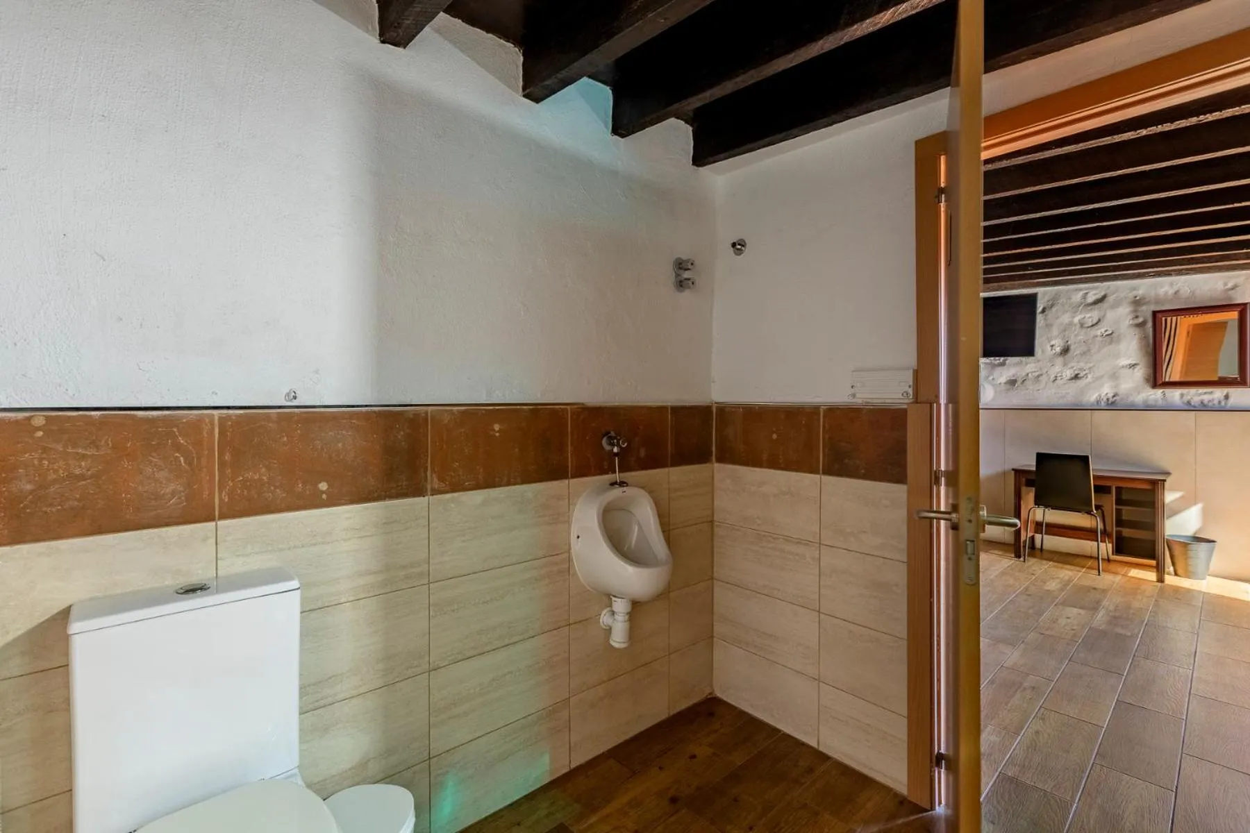 VALTISYA POOL AND AIRPORT