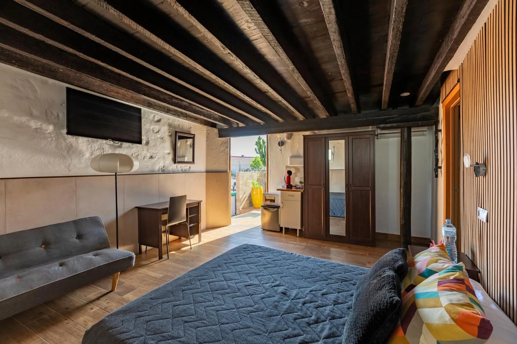 Bed in VALTISYA POOL AND AIRPORT