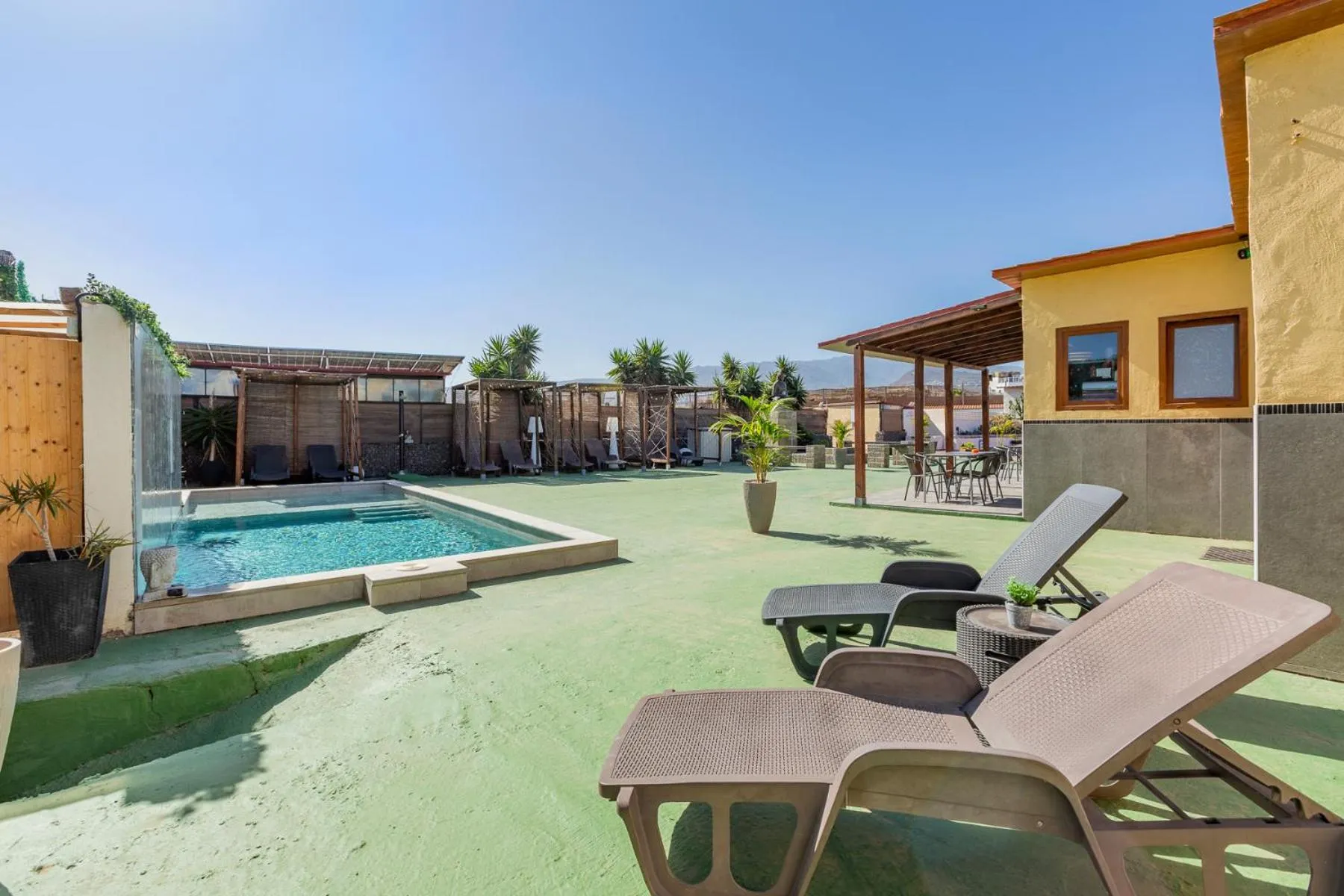 VALTISYA POOL AND AIRPORT