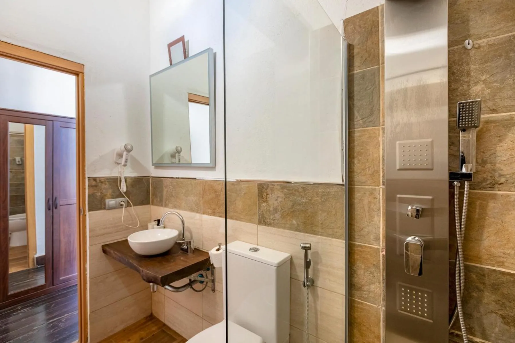 VALTISYA POOL AND AIRPORT