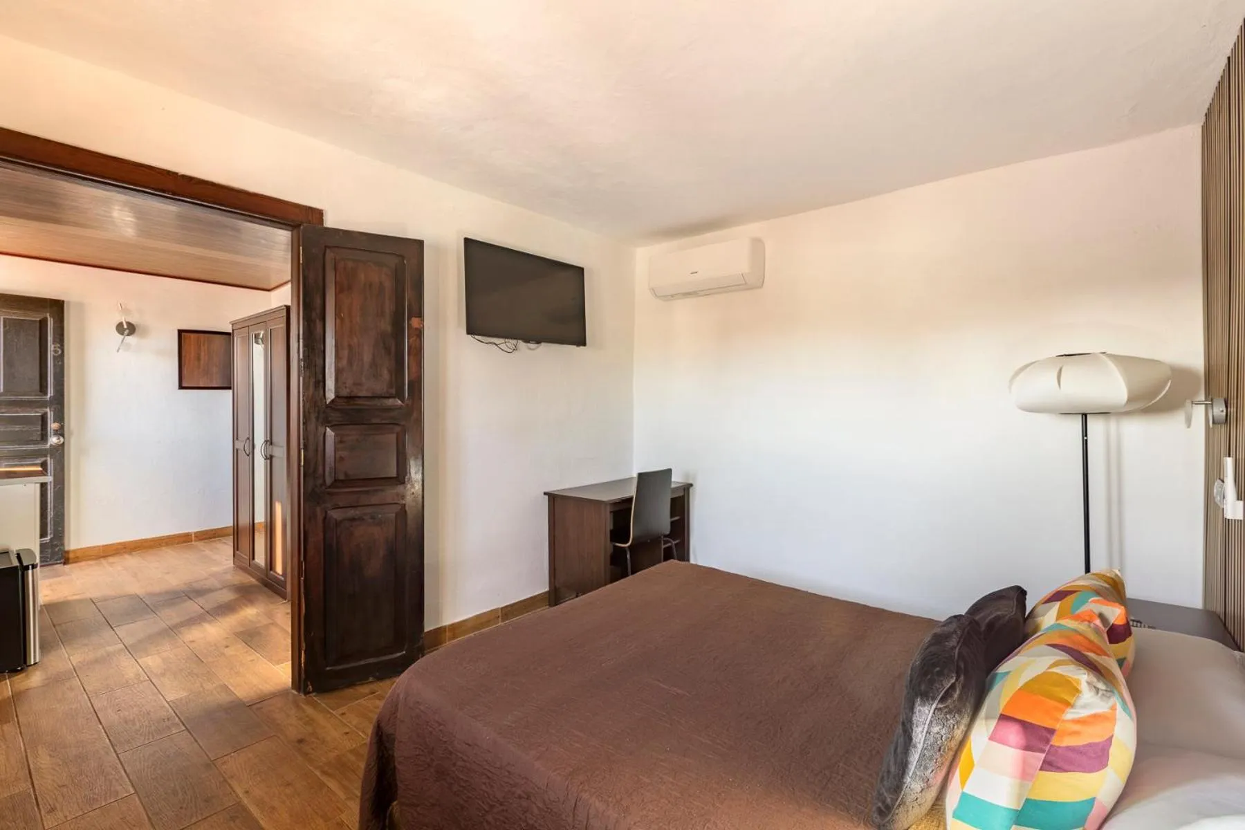 Bed in VALTISYA POOL AND AIRPORT