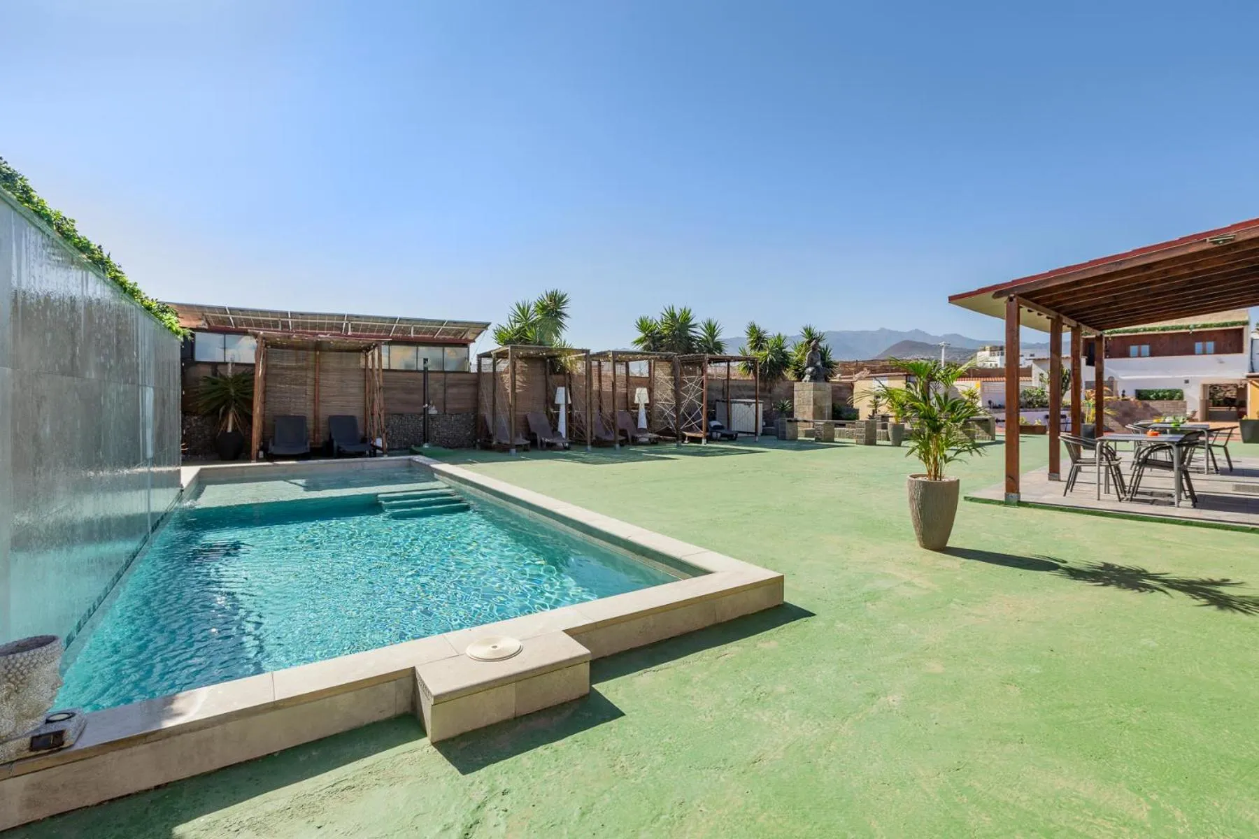 VALTISYA POOL AND AIRPORT