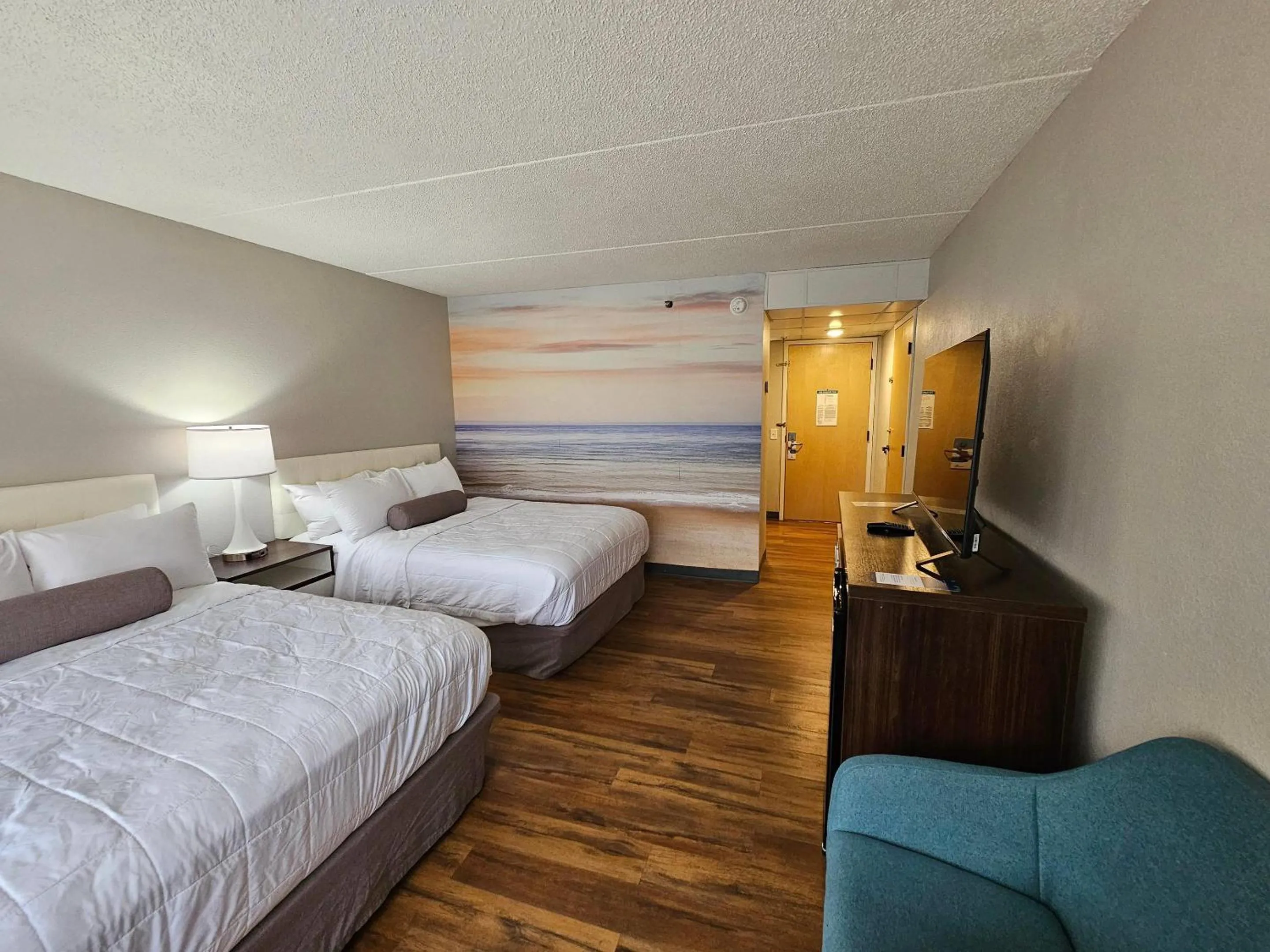 Bedroom, Bed in Germaine Inn South Portland