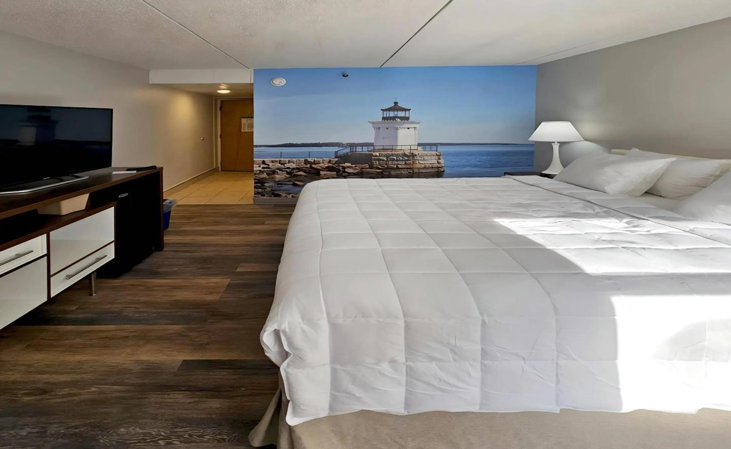 Bedroom, Bed in Germaine Inn South Portland