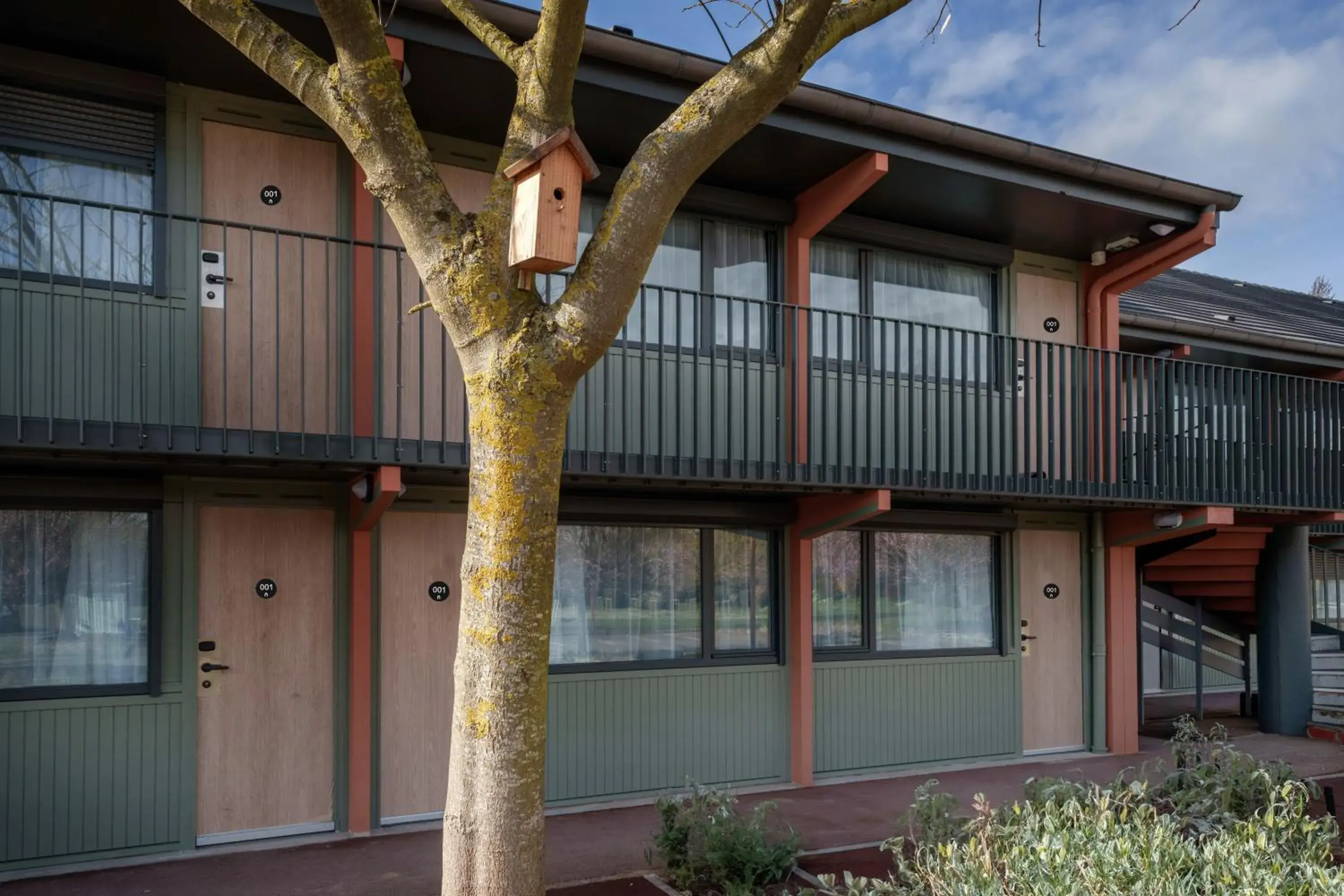 Facade/entrance in Campanile NATURE - Bordeaux Lac Facade/entrance in Campanile NATURE - Bordeaux Lac
