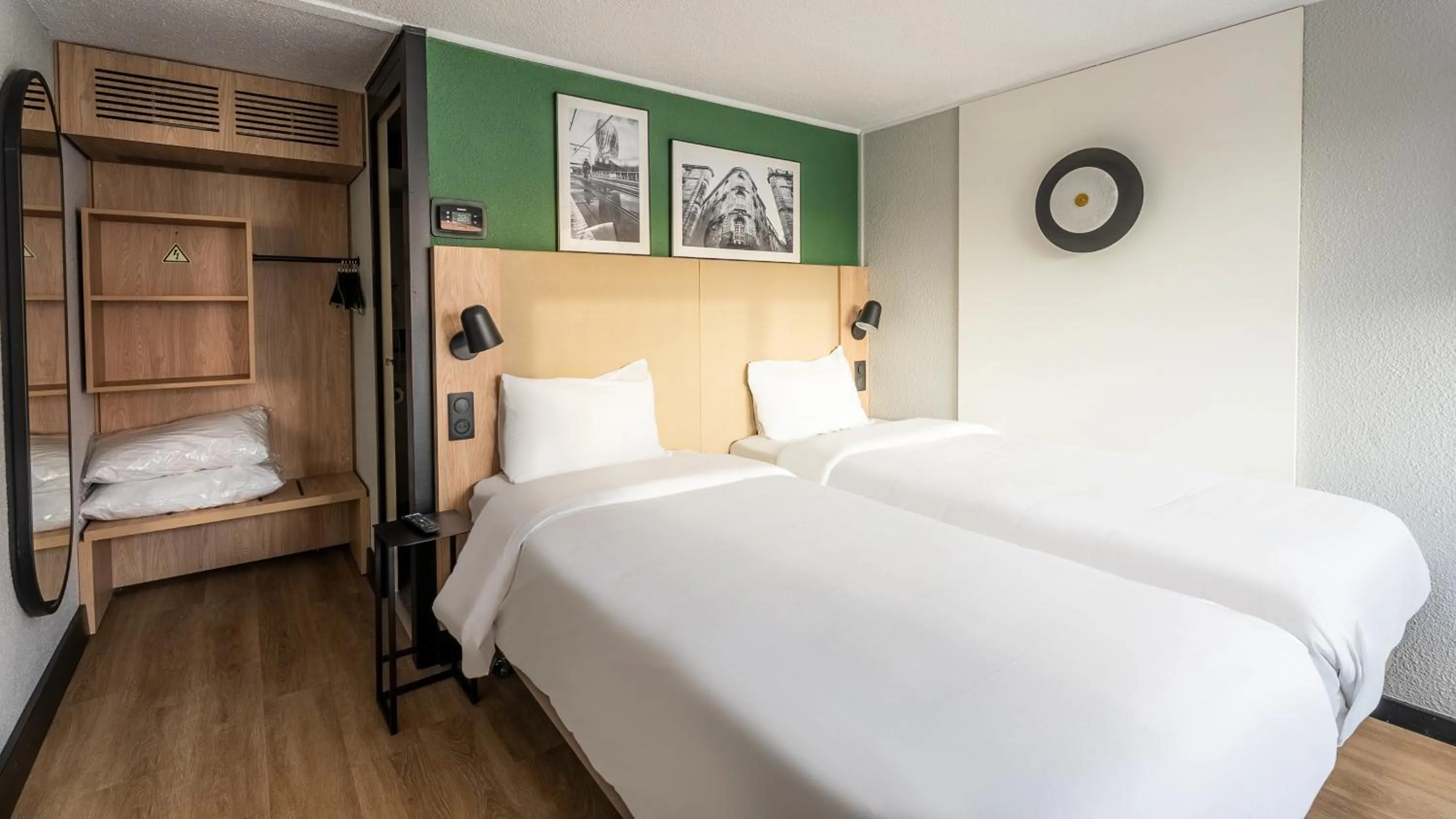 Bed in Campanile NATURE - Bordeaux Lac