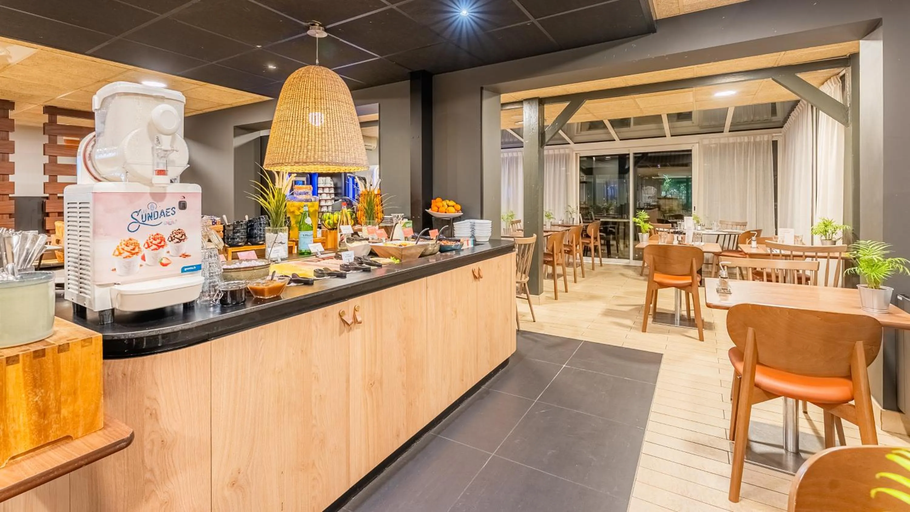 Restaurant/places to eat in Campanile NATURE - Bordeaux Lac