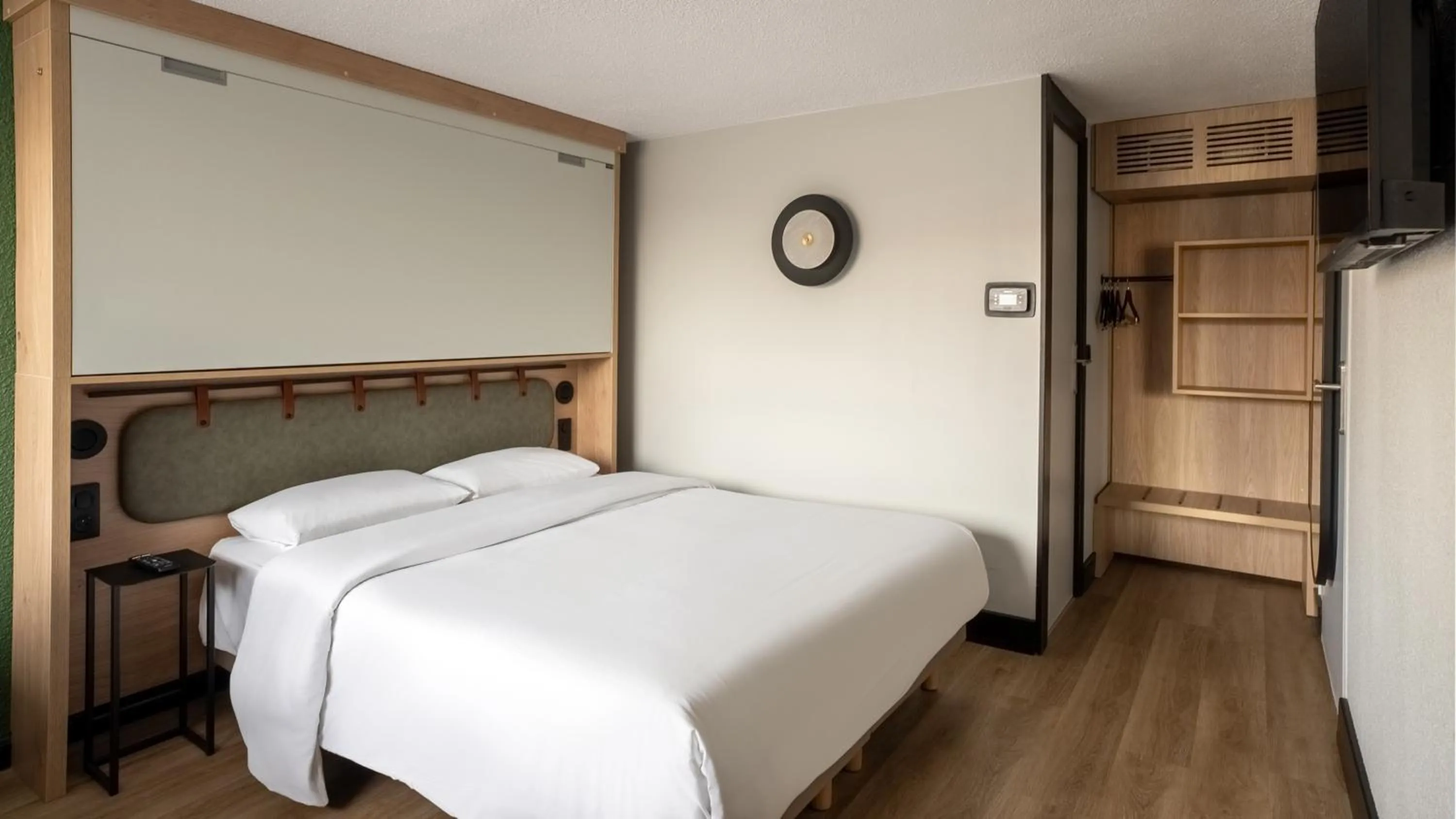 Bed in Campanile NATURE - Bordeaux Lac