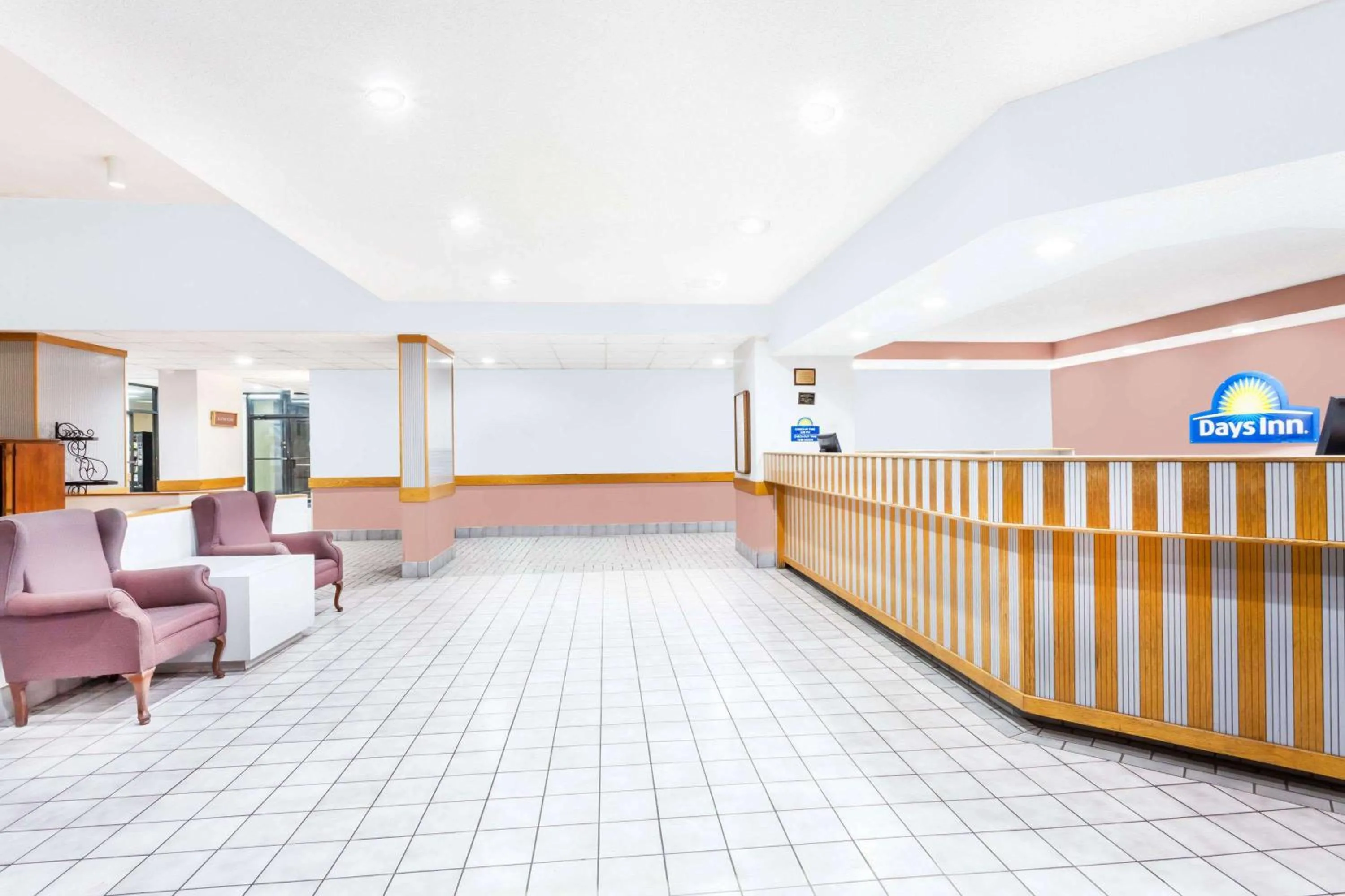 Lobby or reception in Days Inn & Suites by Wyndham SE Columbia Ft Jackson