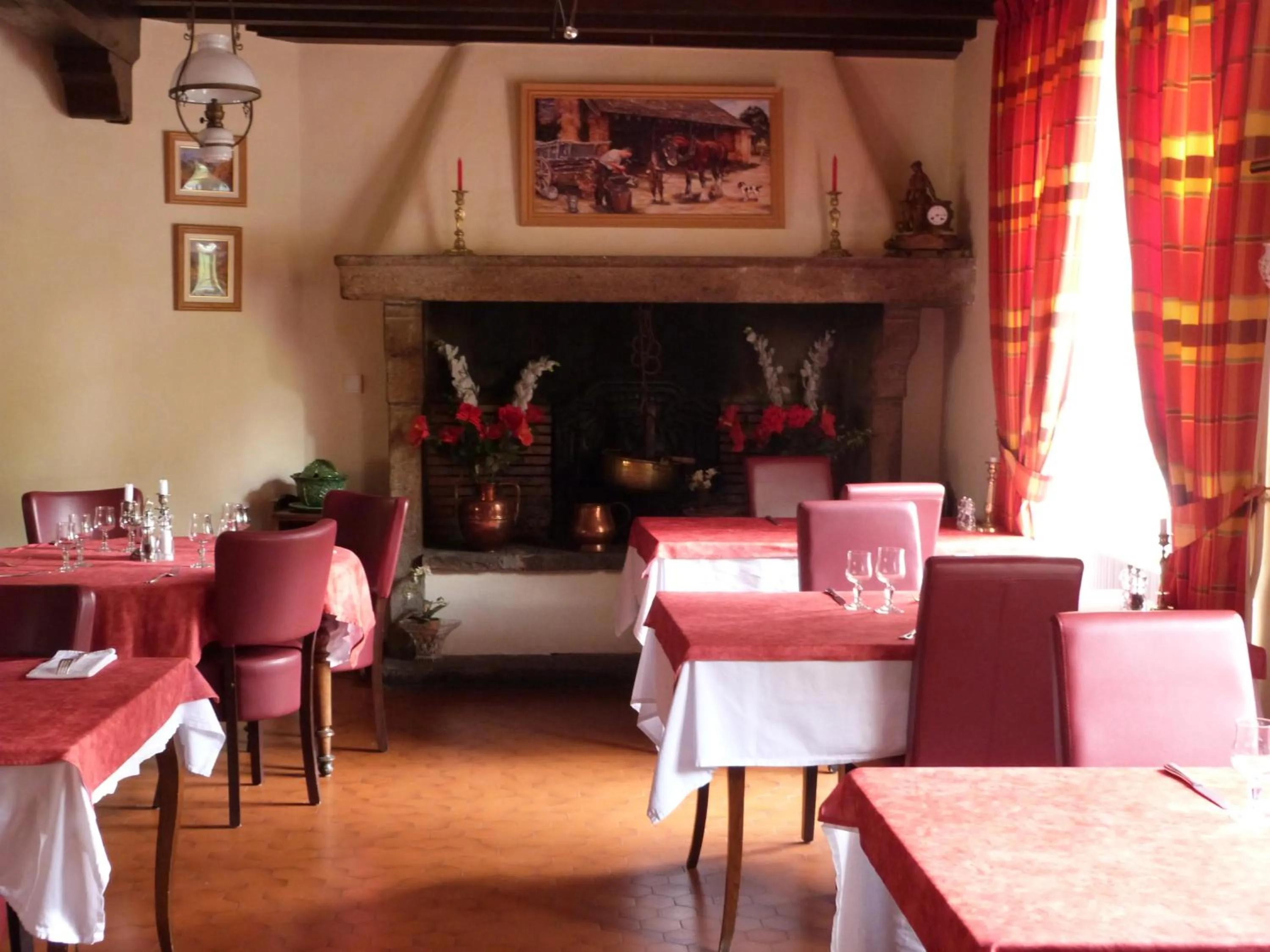Restaurant/places to eat in Relais d'Auvergne