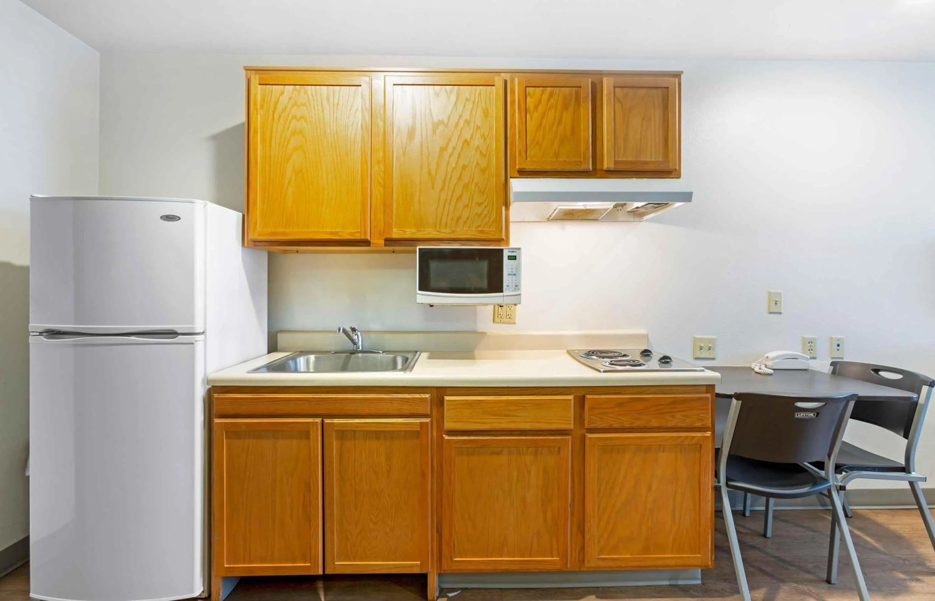Kitchen or kitchenette in Extended Stay America Select Suites - Phoenix - North