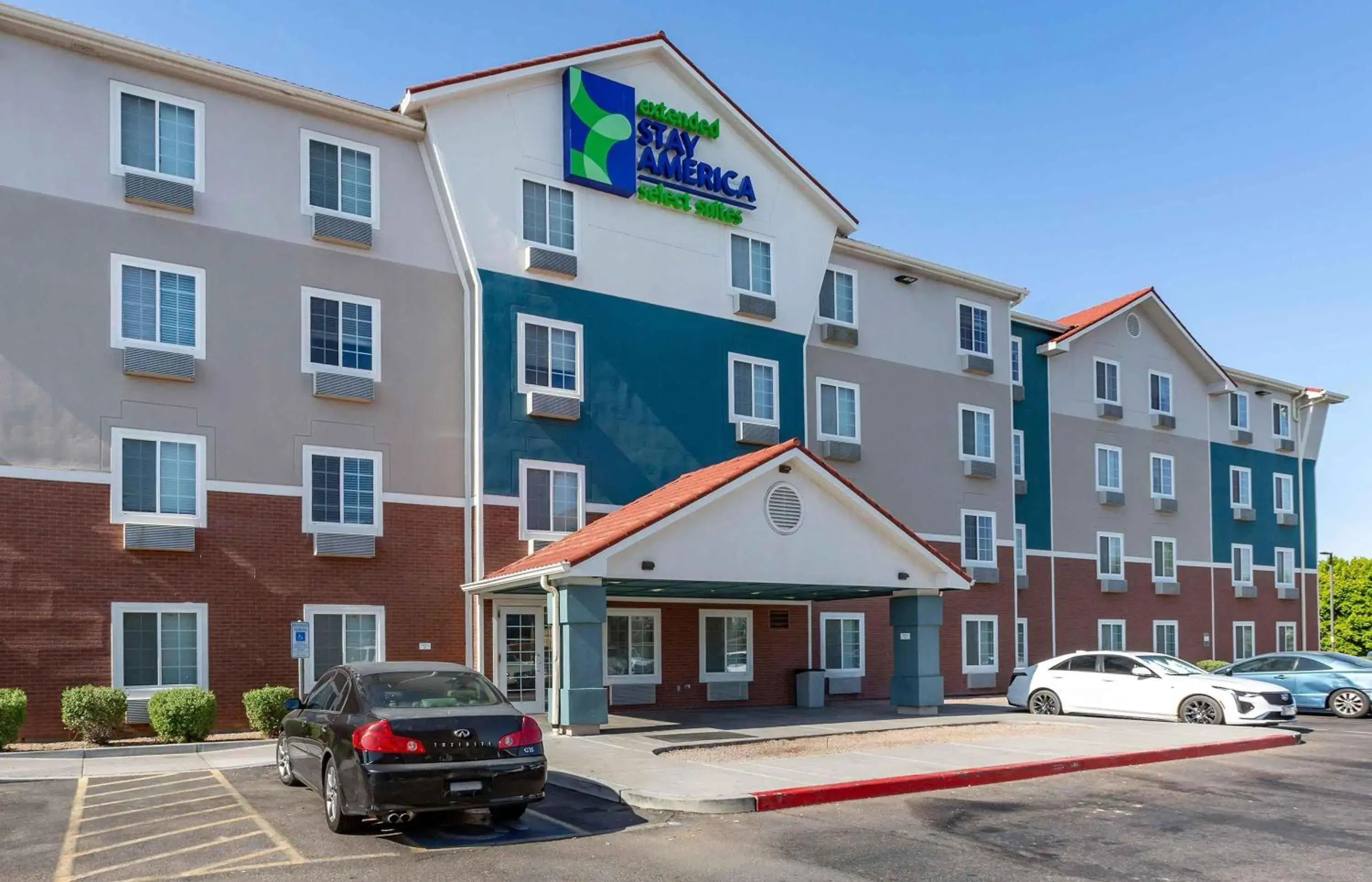 Property building in Extended Stay America Select Suites - Phoenix - North Property building in Extended Stay America Select Suites - Phoenix - North