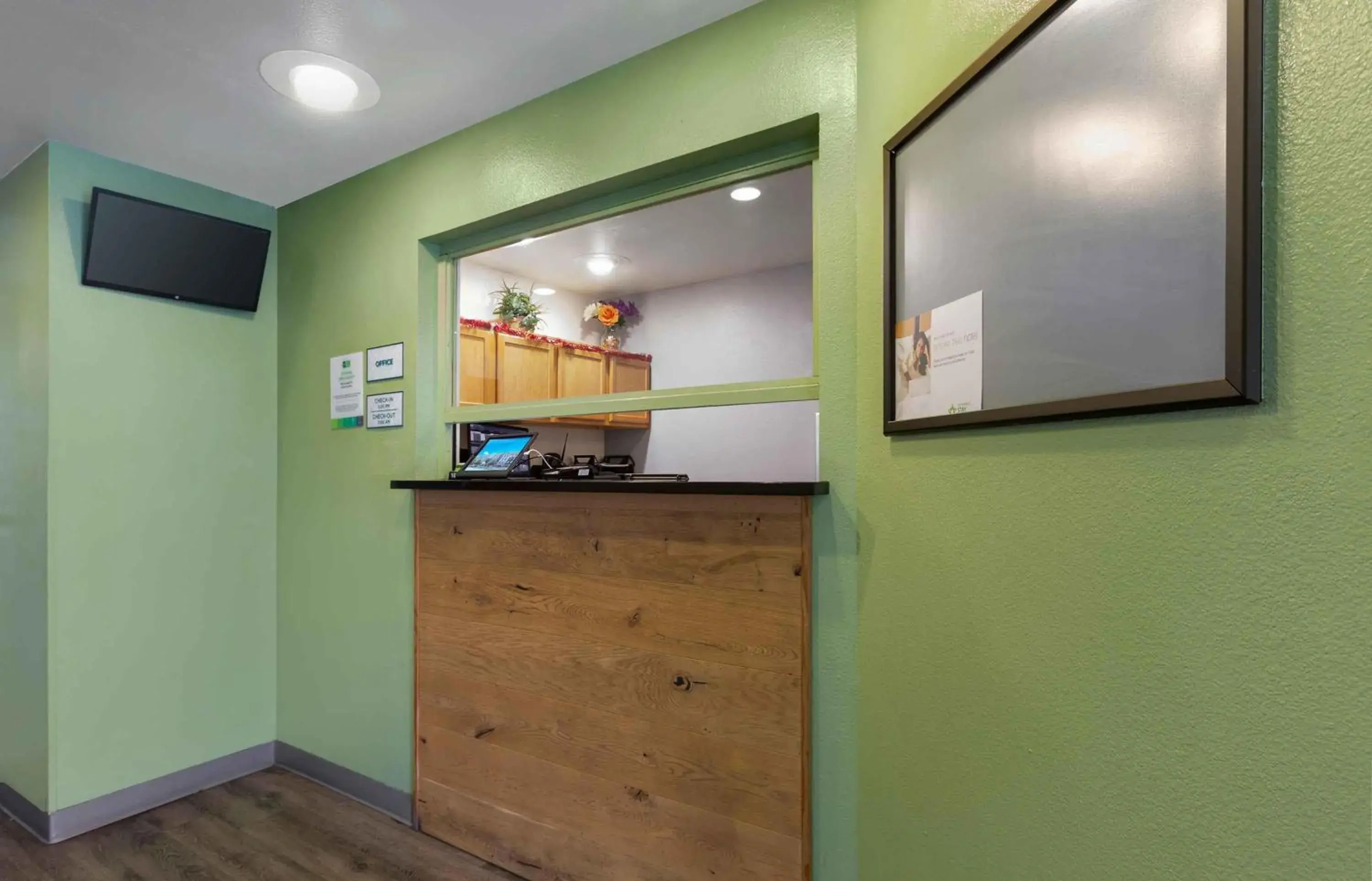 Lobby or reception in Extended Stay America Select Suites - Phoenix - North Lobby or reception in Extended Stay America Select Suites - Phoenix - North