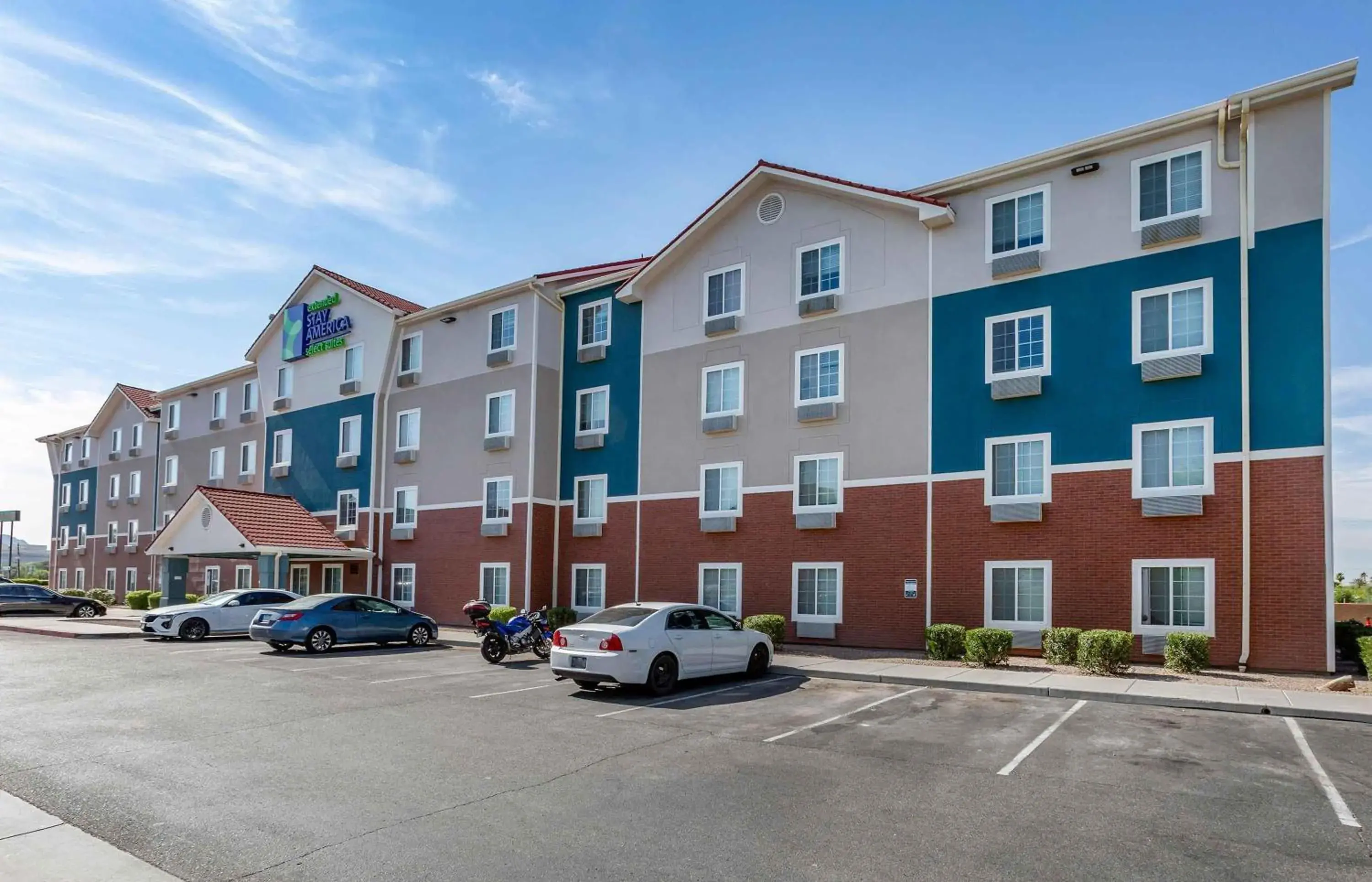 Property building in Extended Stay America Select Suites - Phoenix - North Property building in Extended Stay America Select Suites - Phoenix - North