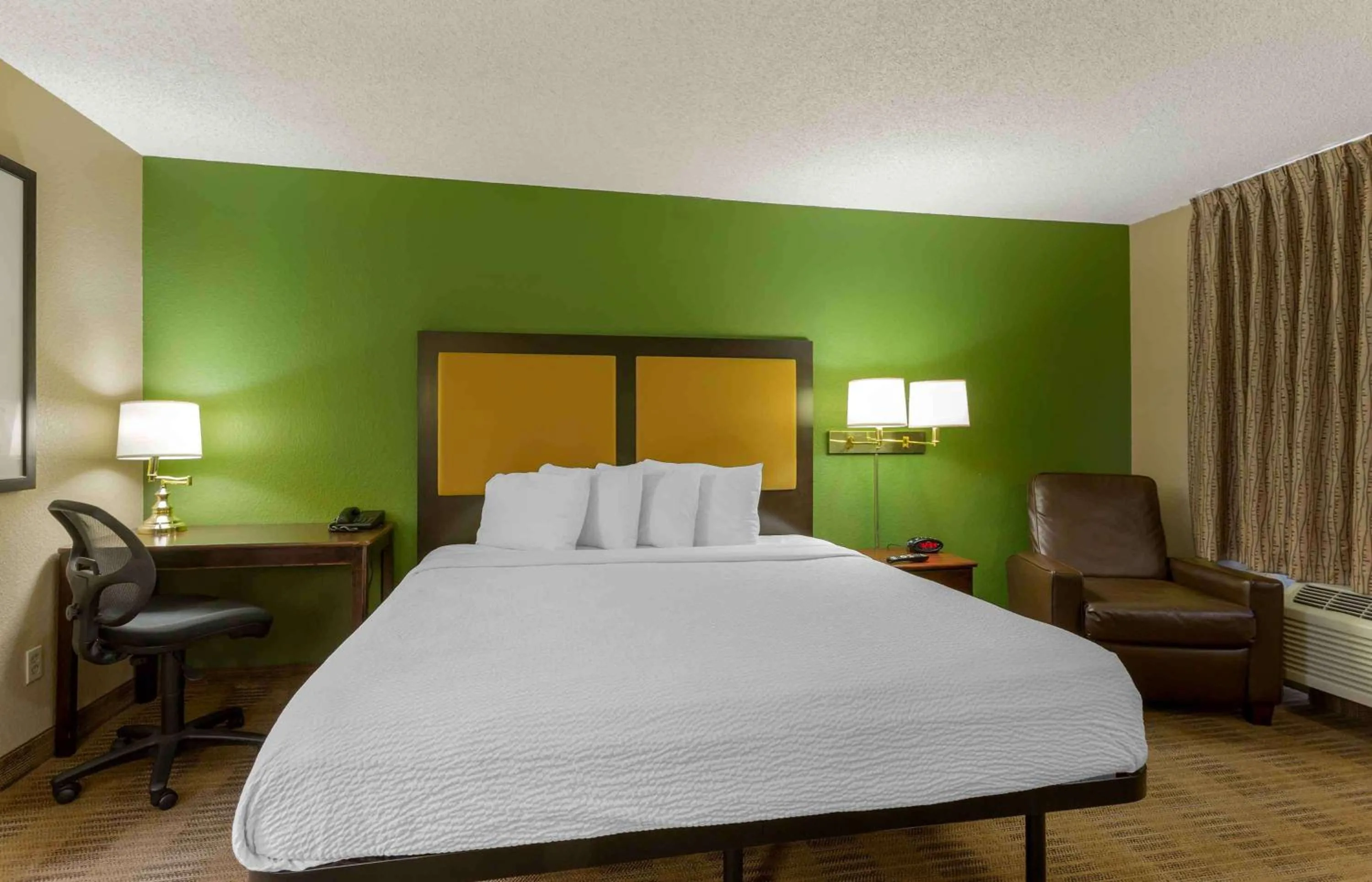Bedroom, Bed in Extended Stay America Select Suites - Salt Lake City - Sandy