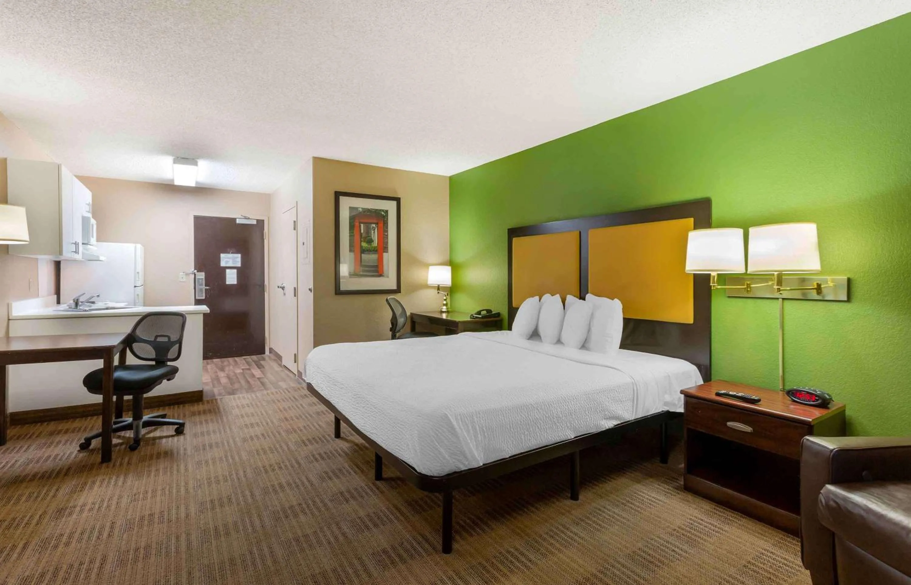 Bedroom, Bed in Extended Stay America Select Suites - Salt Lake City - Sandy