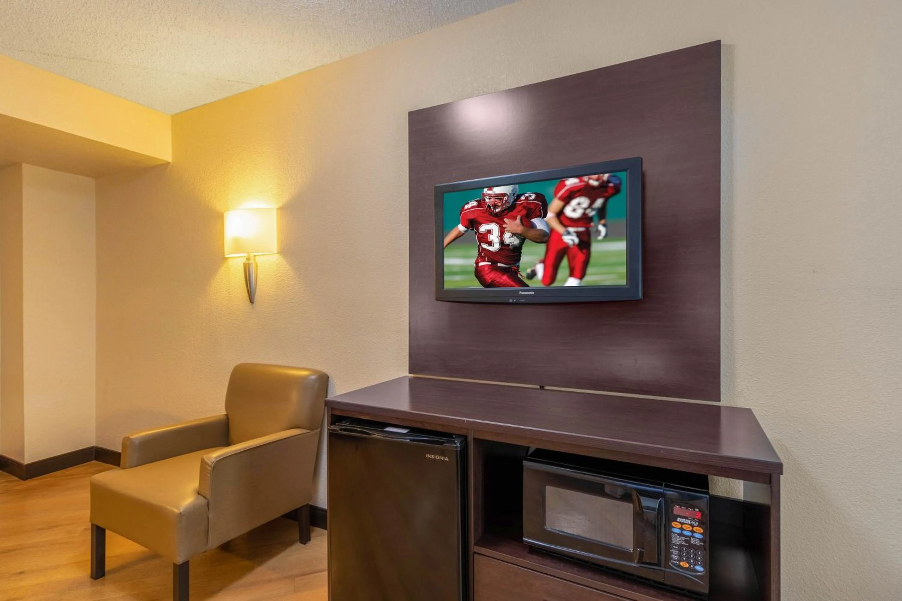 Photo of the whole room in Red Roof Inn PLUS+ El Paso East