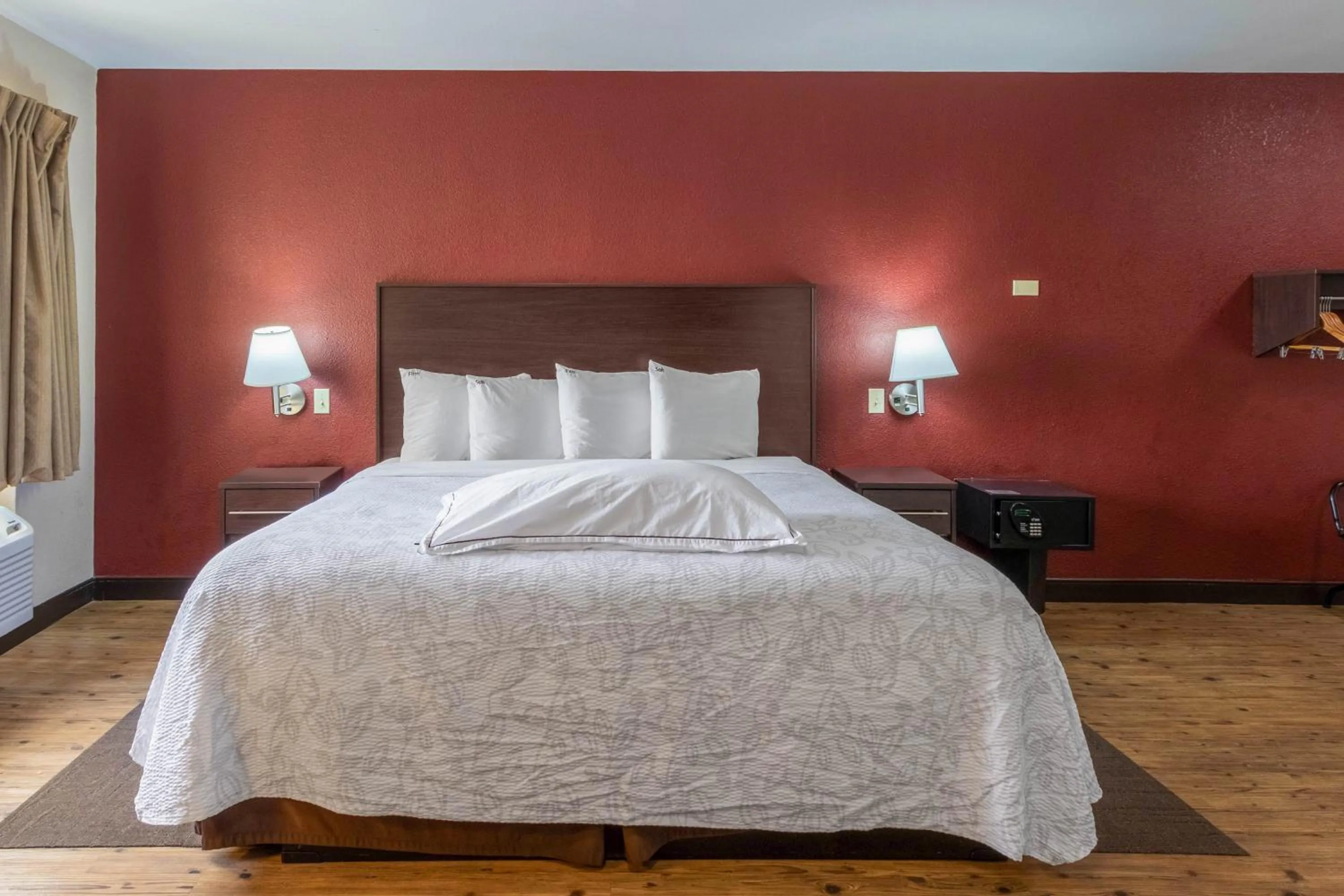 Photo of the whole room, Bed in Red Roof Inn PLUS+ El Paso East