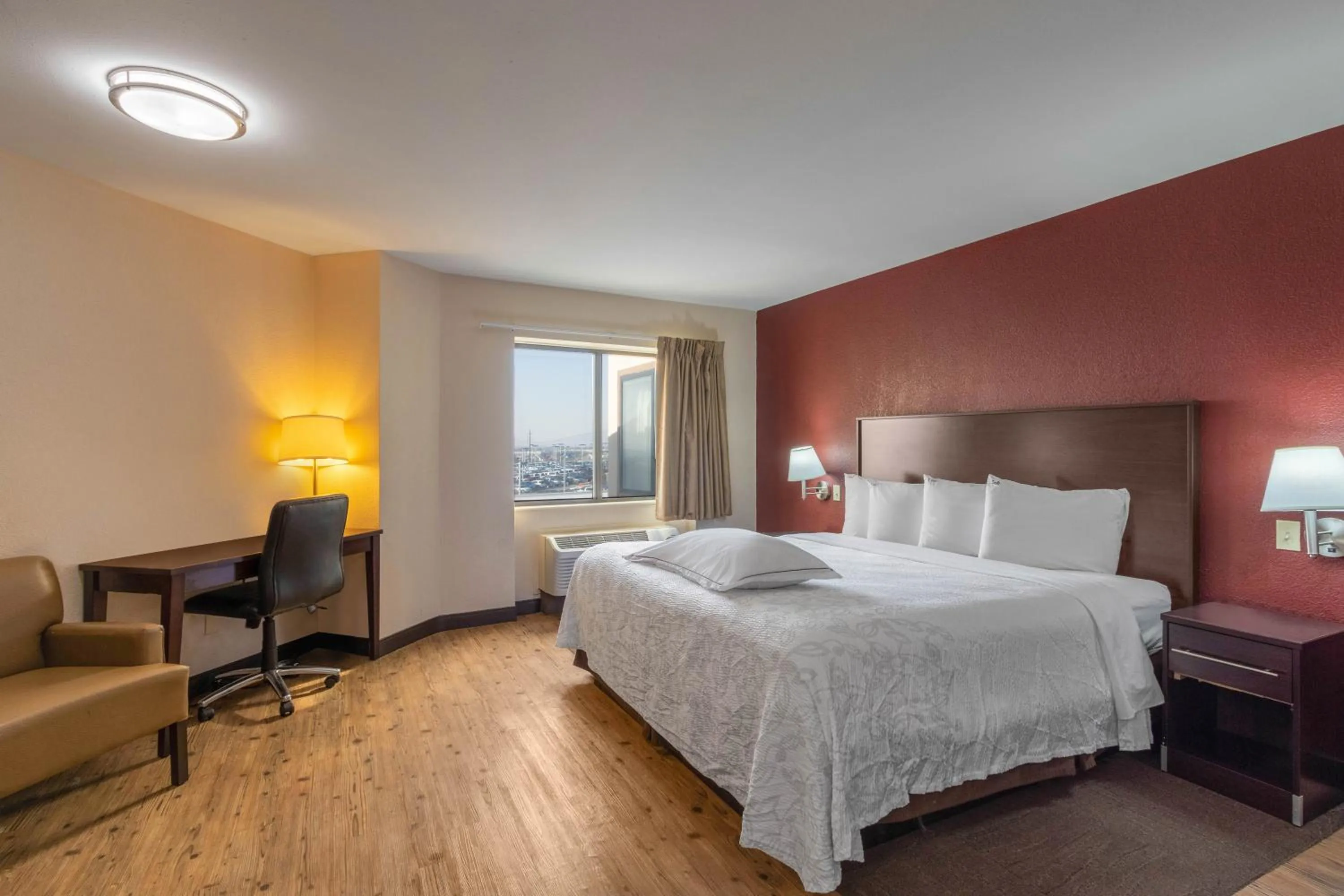 Photo of the whole room, Bed in Red Roof Inn PLUS+ El Paso East