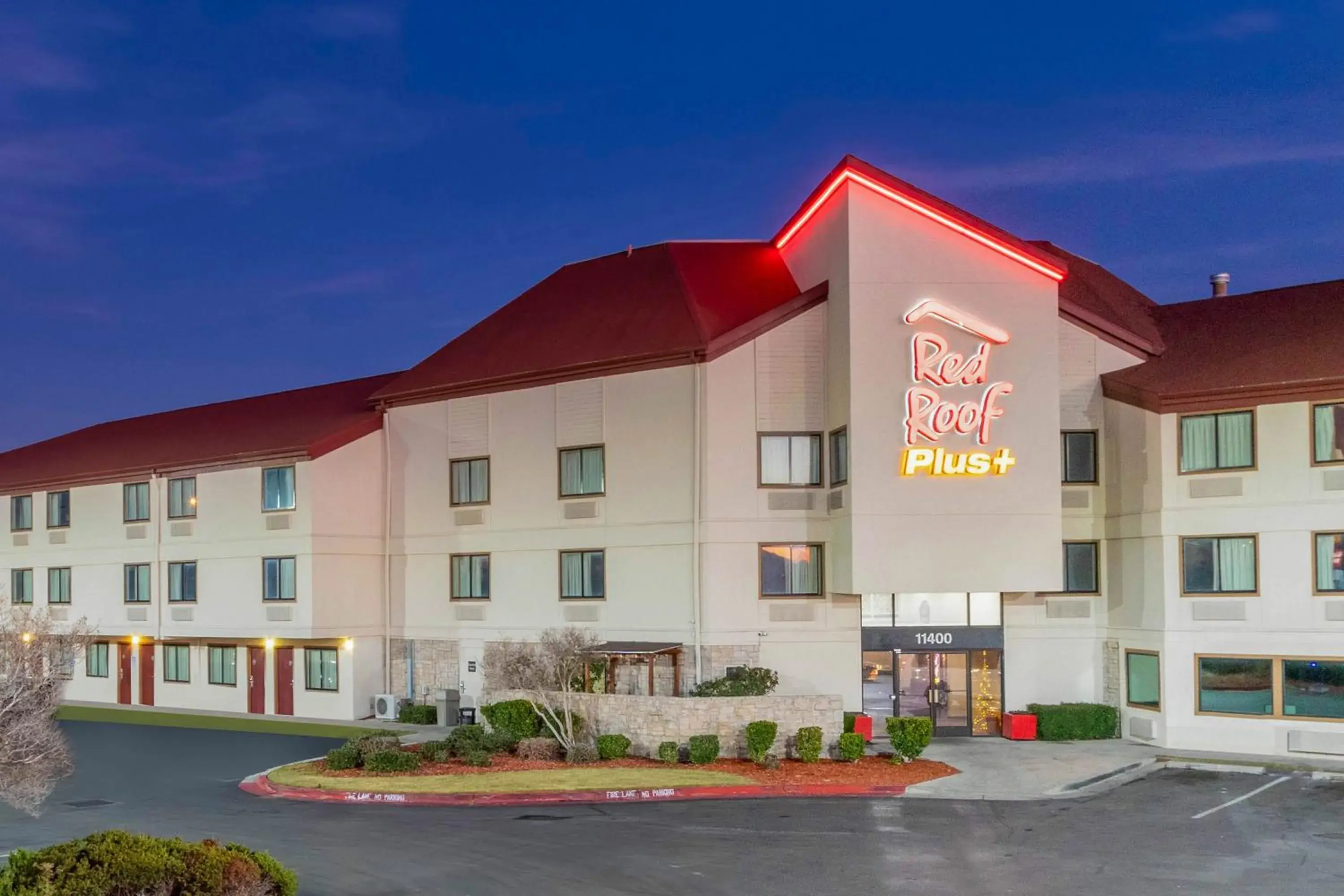 Property building in Red Roof Inn PLUS+ El Paso East Property building in Red Roof Inn PLUS+ El Paso East