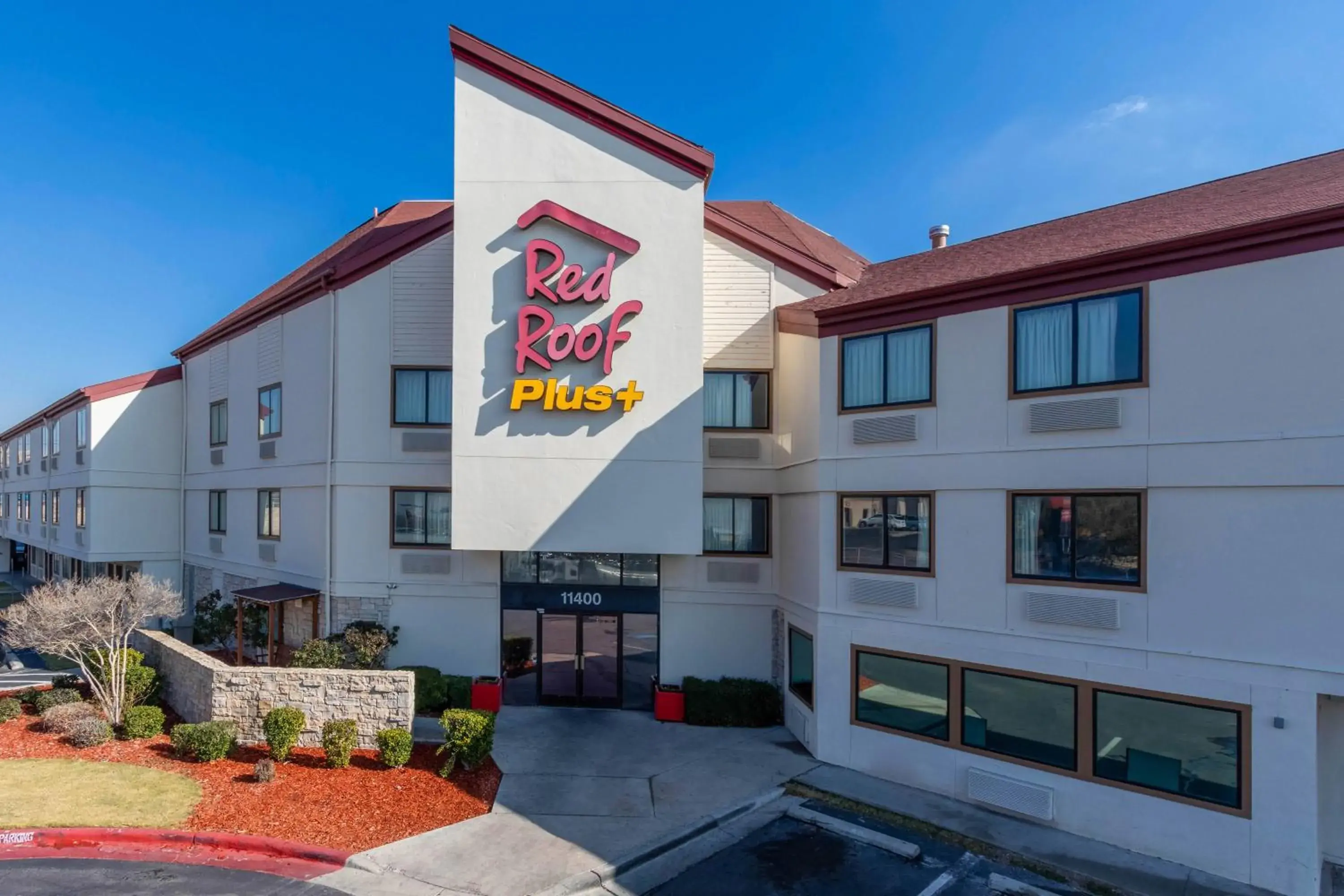 Property building in Red Roof Inn PLUS+ El Paso East Property building in Red Roof Inn PLUS+ El Paso East