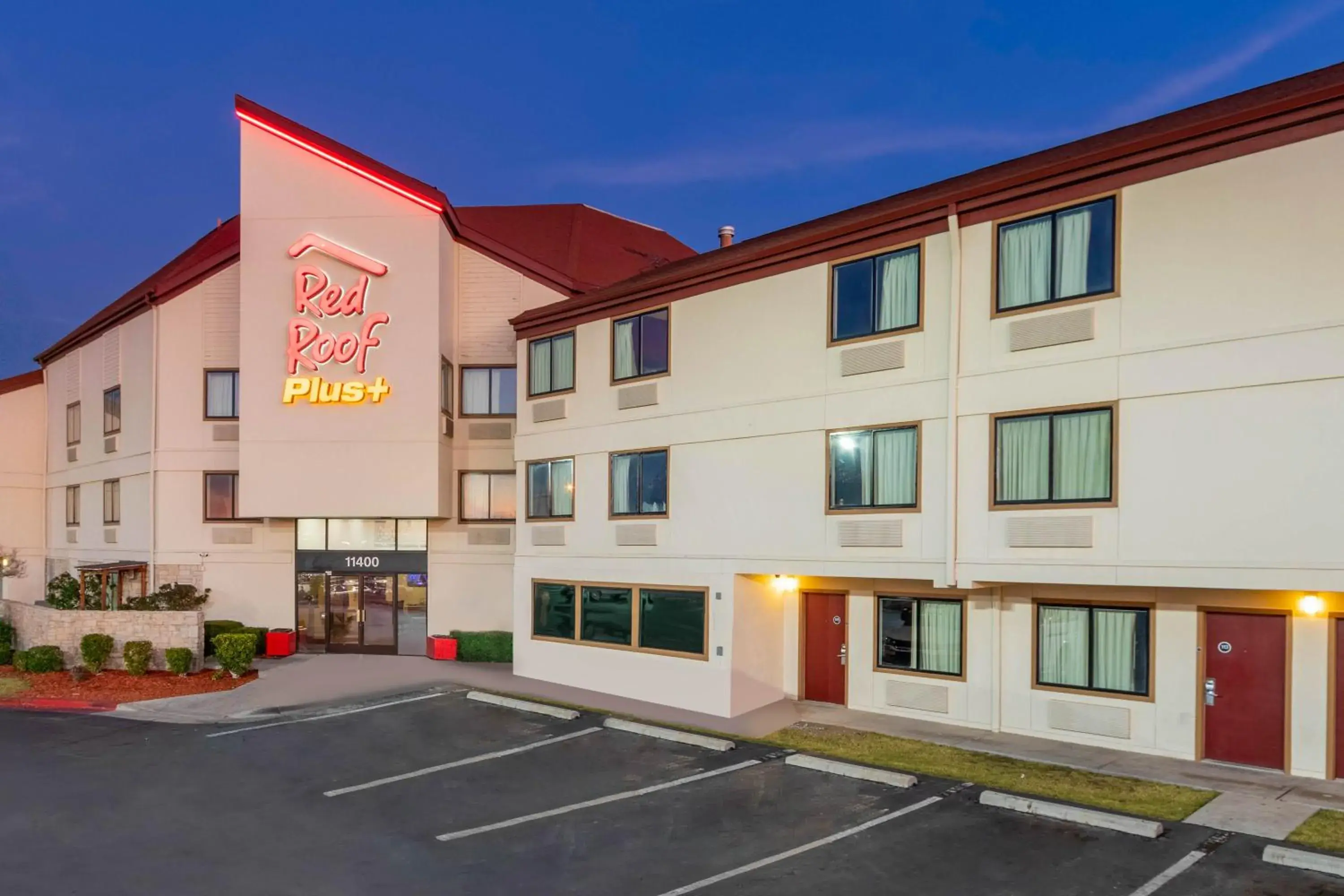Property building in Red Roof Inn PLUS+ El Paso East Property building in Red Roof Inn PLUS+ El Paso East