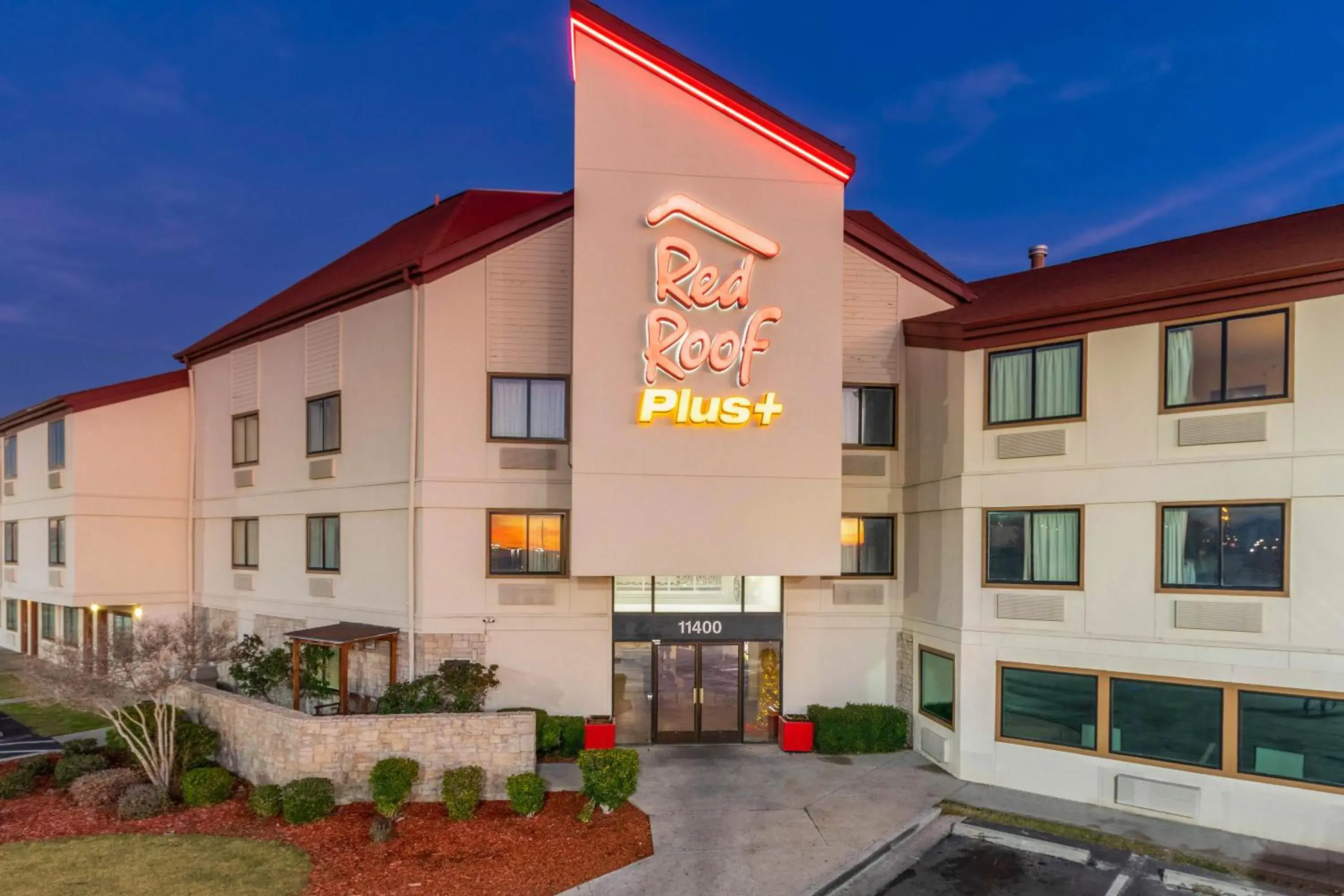 Property building in Red Roof Inn PLUS+ El Paso East Property building in Red Roof Inn PLUS+ El Paso East