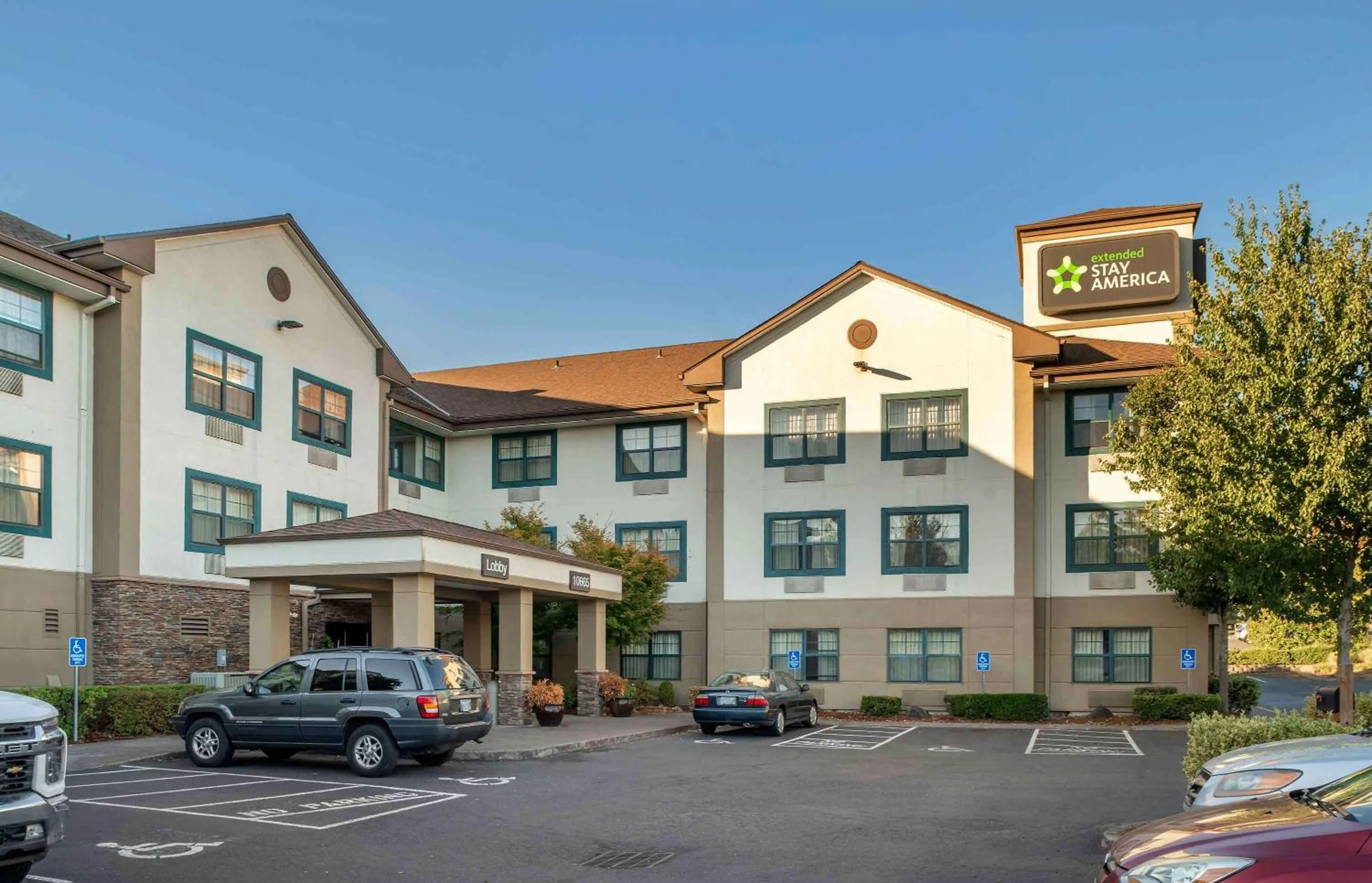 Property building in Extended Stay America Suites - Portland - Beaverton Hillsboro - Eider Ct