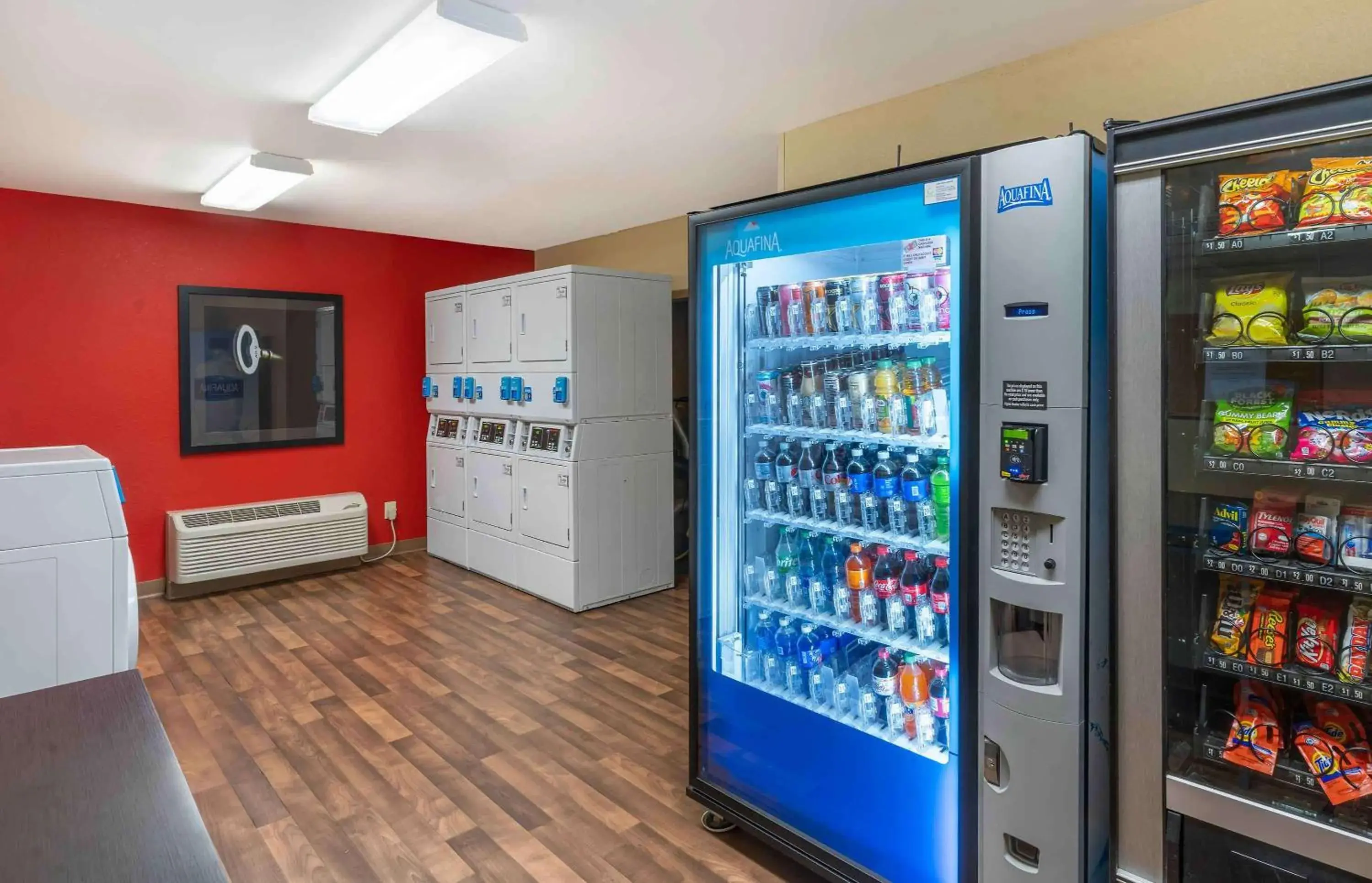 Property building in Extended Stay America Suites - Portland - Beaverton Hillsboro - Eider Ct Property building in Extended Stay America Suites - Portland - Beaverton Hillsboro - Eider Ct