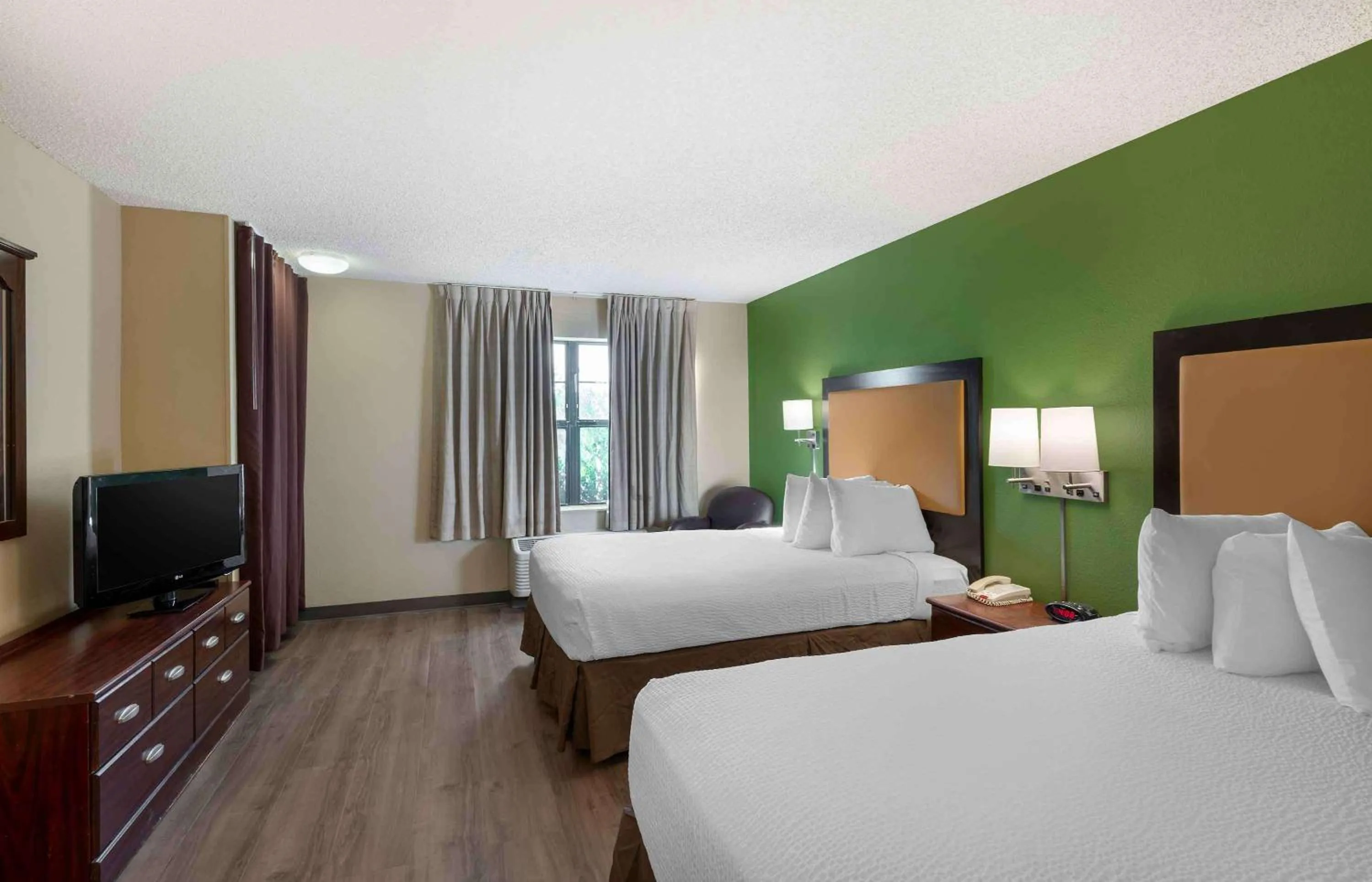 Bedroom, Bed in Extended Stay America Suites - Portland - Beaverton Hillsboro - Eider Ct